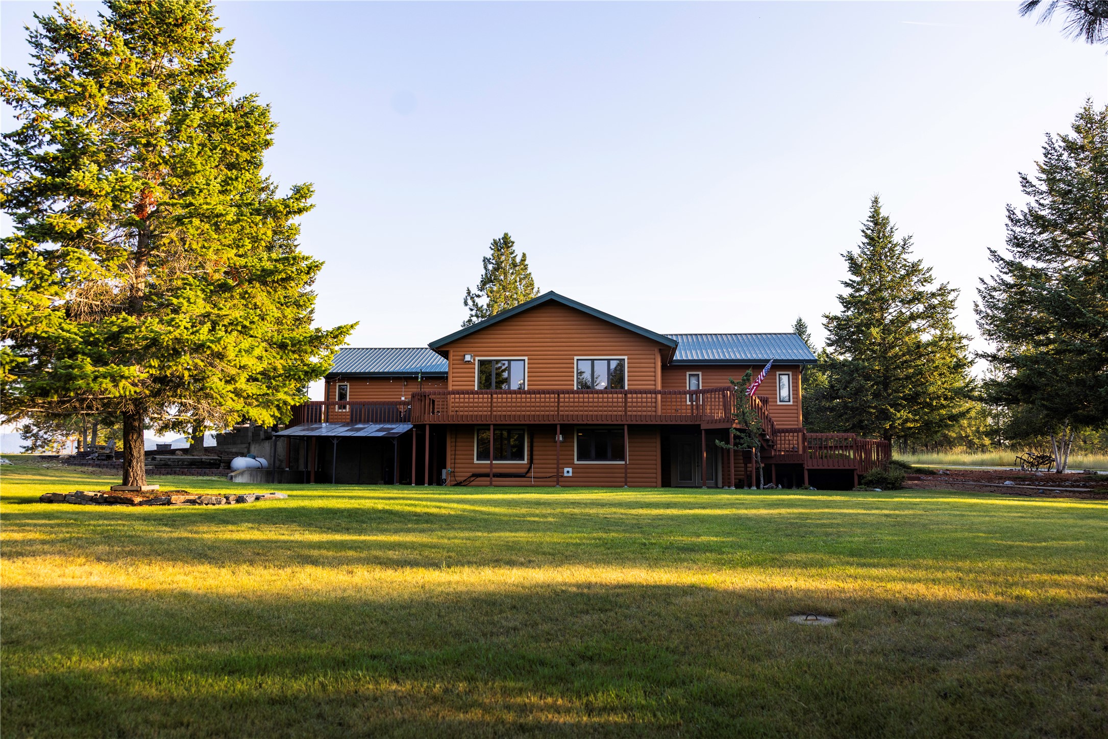 425 Koocanusa Estates Drive N