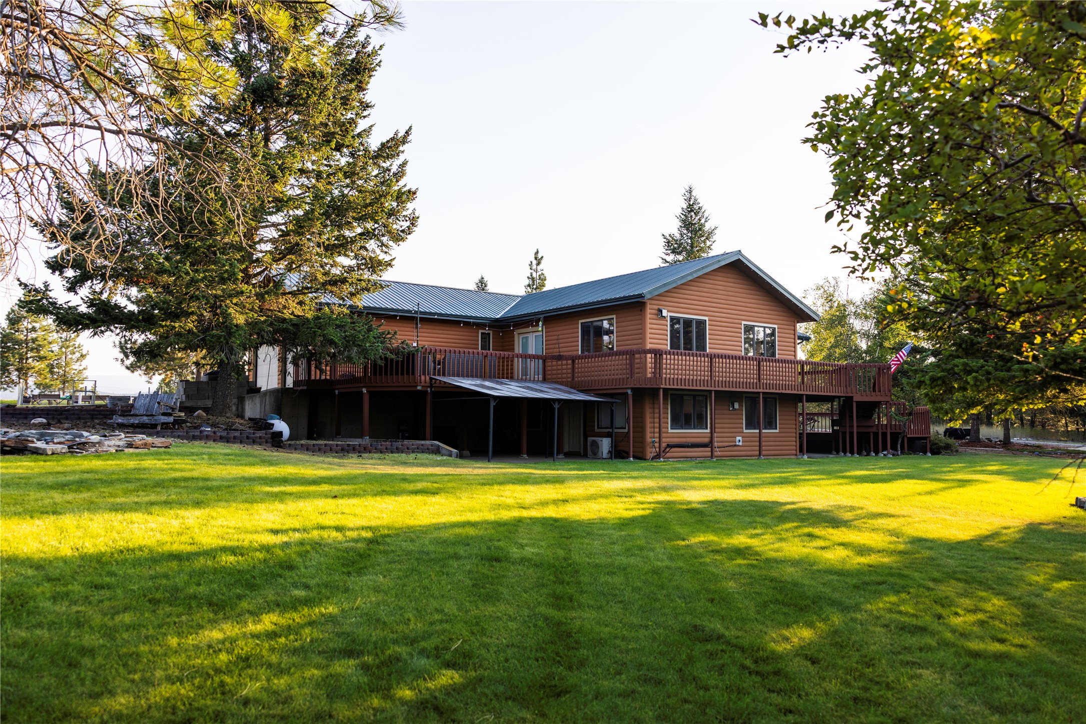 425 Koocanusa Estates Drive N