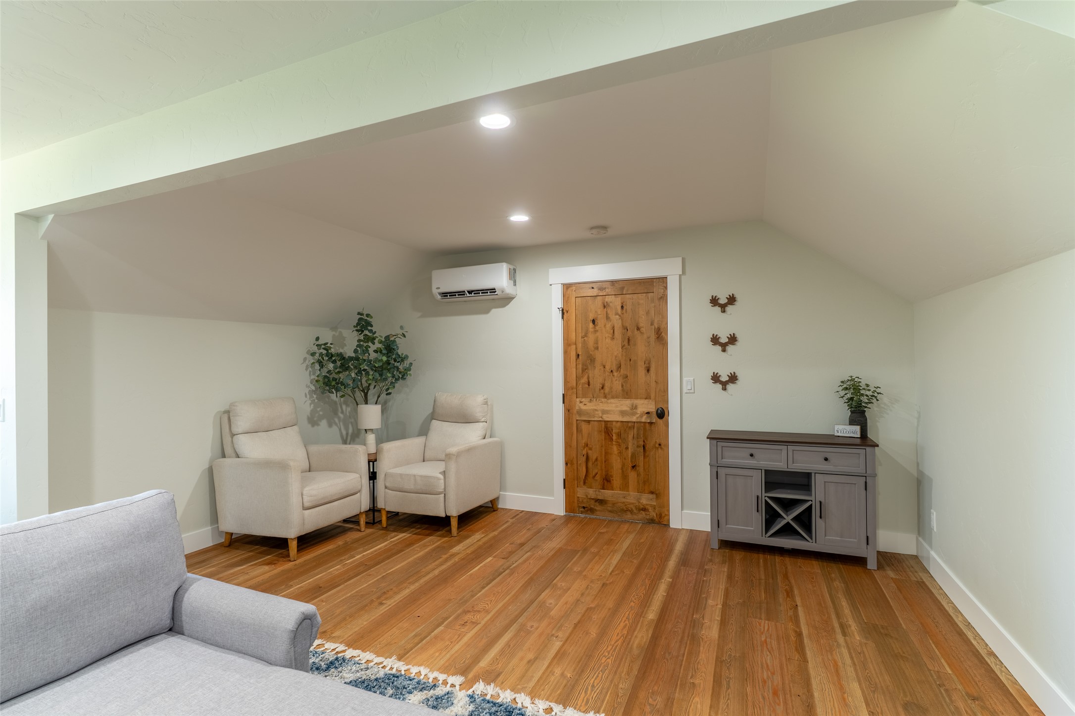 8 Towering Pine Court