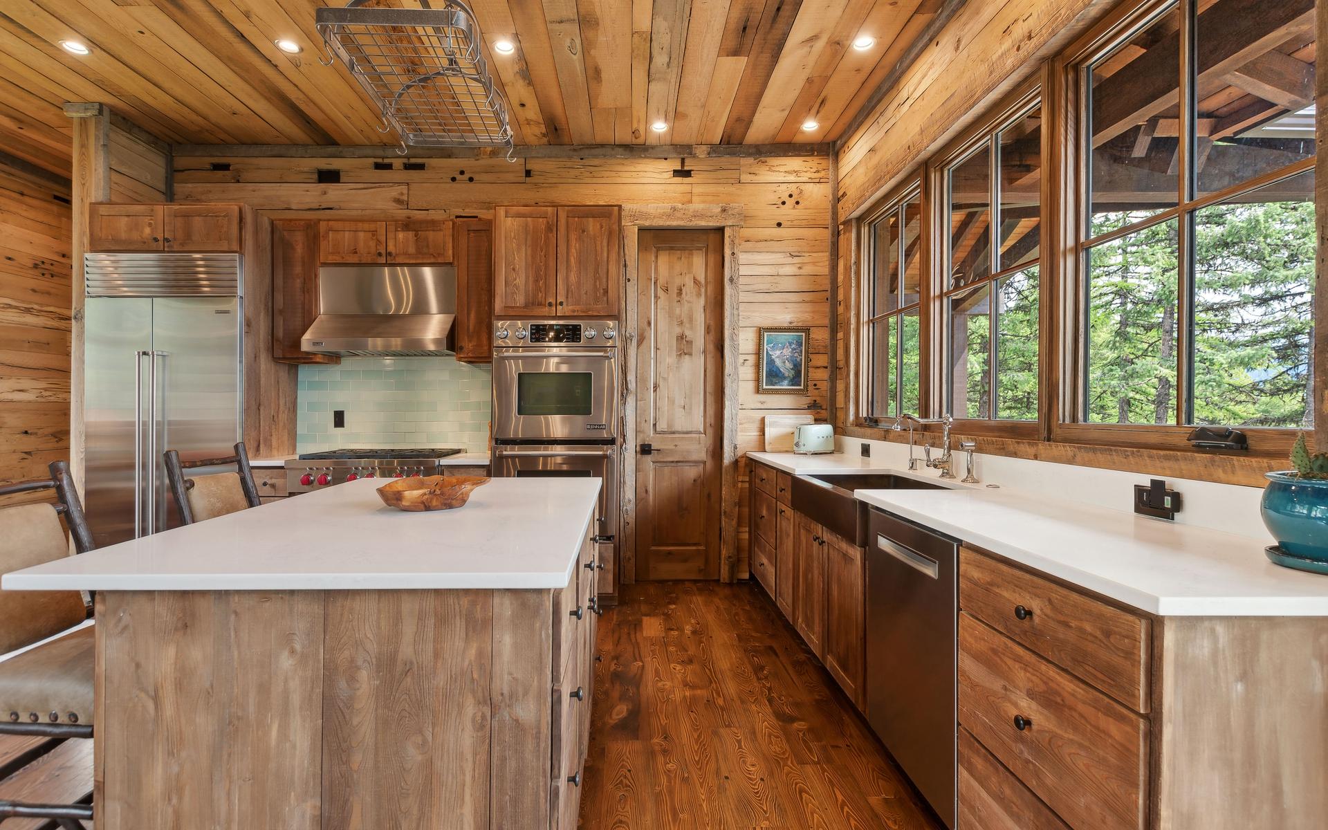 2424 Wolftail Pines