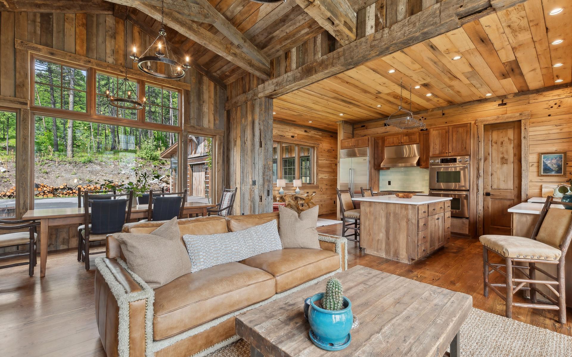 2424 Wolftail Pines