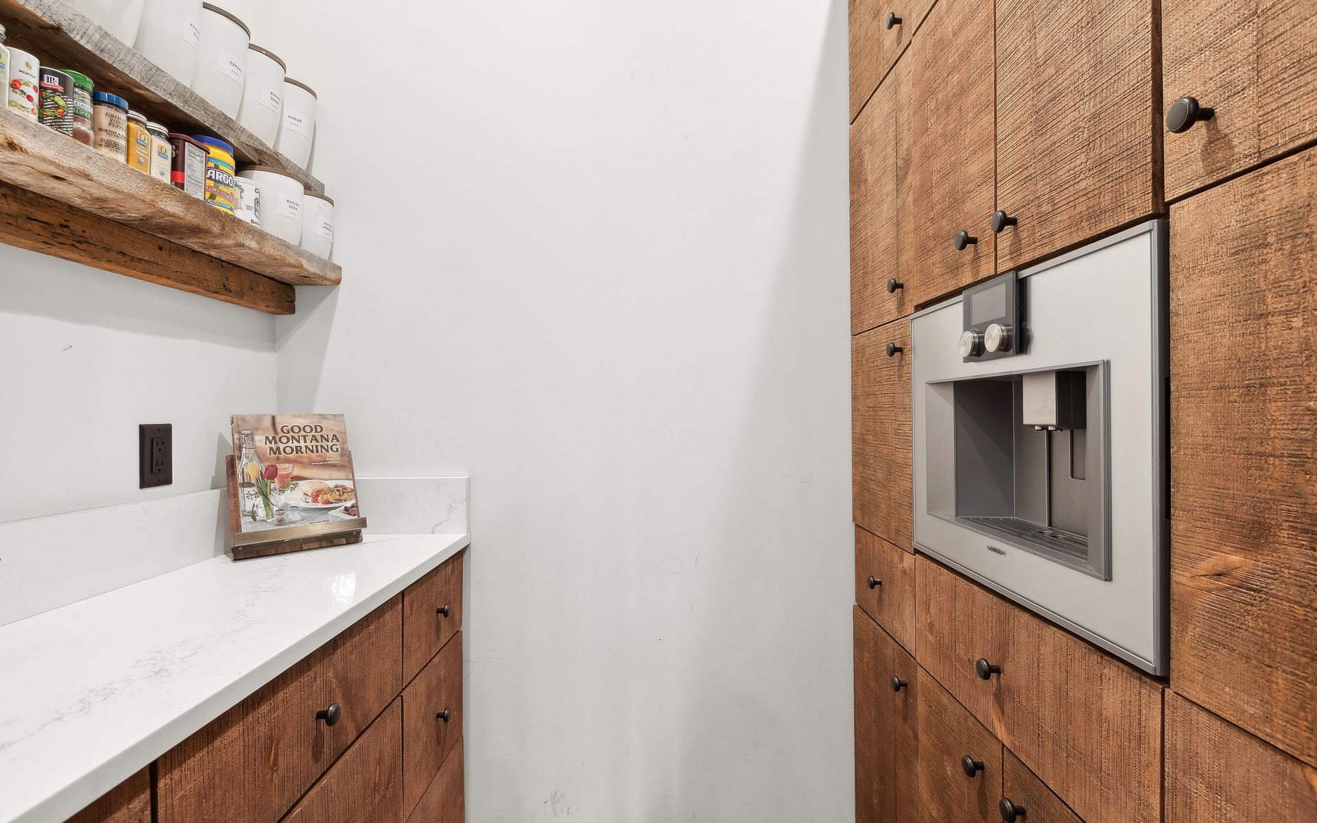 2424 Wolftail Pines