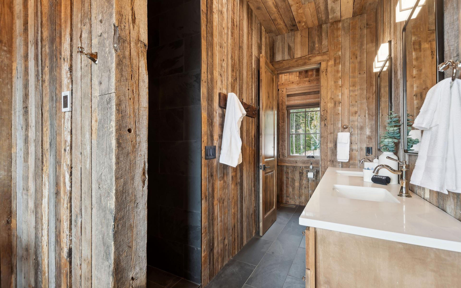 2424 Wolftail Pines