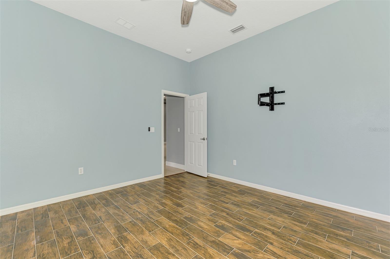 14711 2ND AVENUE CIR NE