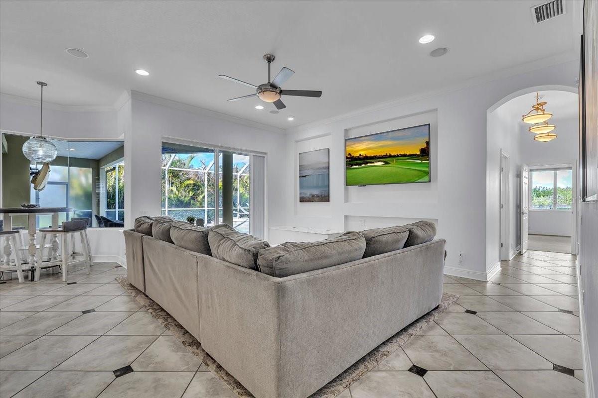 709 COUNTRY MEADOWS WAY