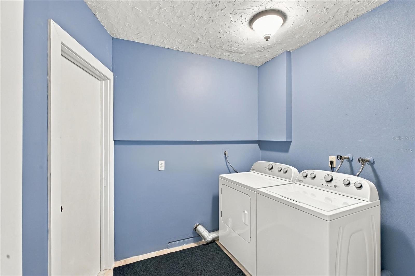 1242 PINEBROOK WAY