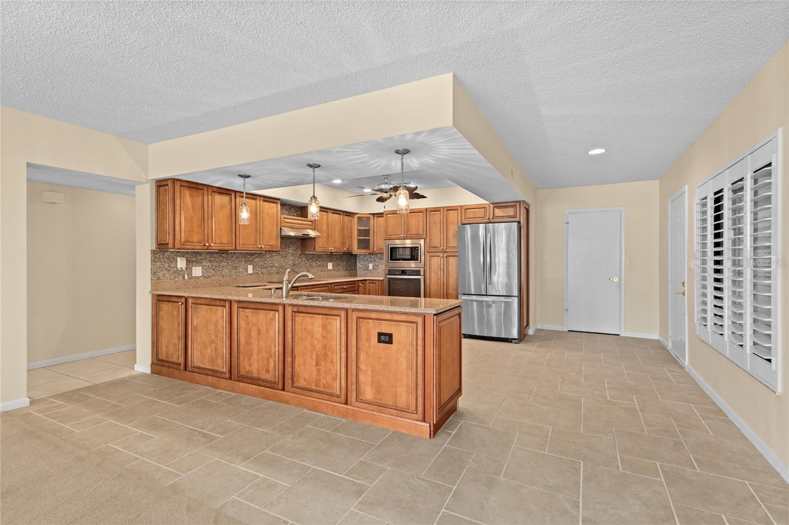 3230 SOUTHSHORE DR #33A