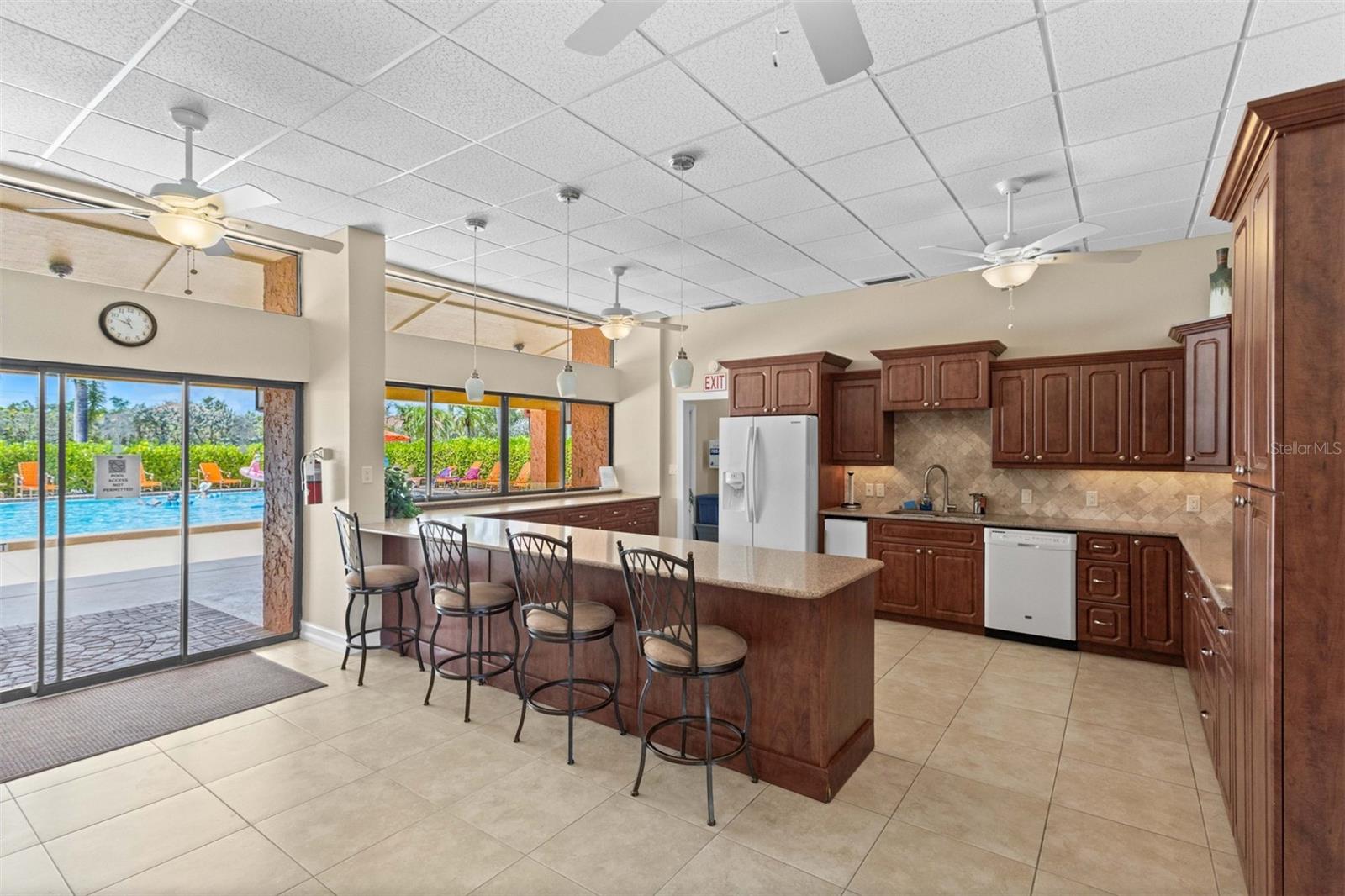 3230 SOUTHSHORE DR #33A