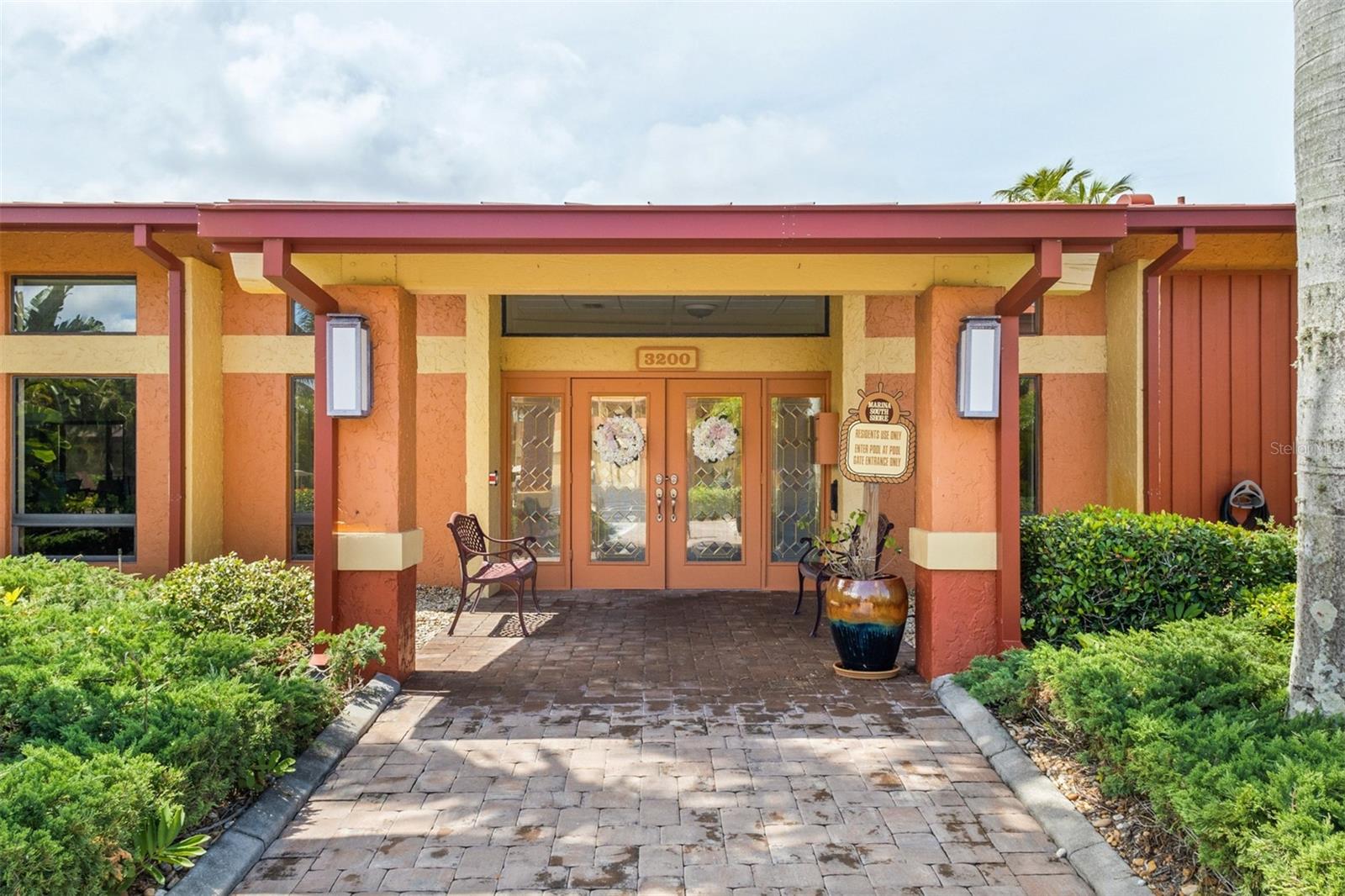 3230 SOUTHSHORE DR #33A