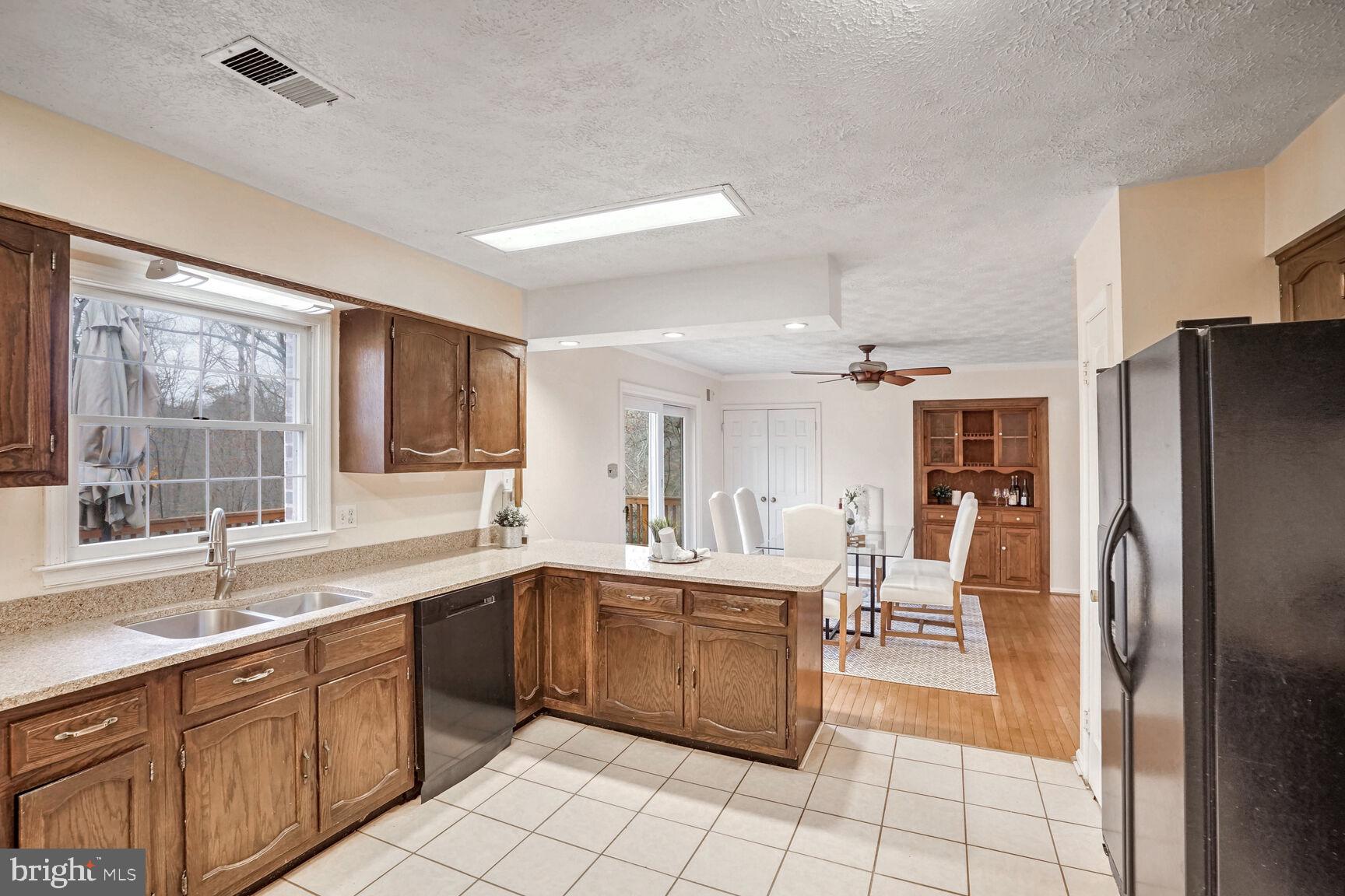 8104 Crestridge Rd