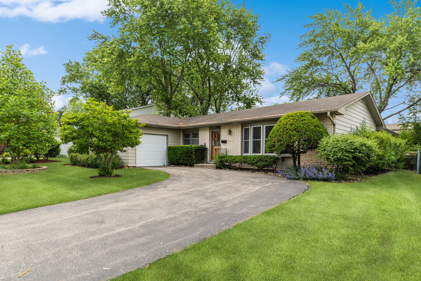 311 E Knob Hill Drive
