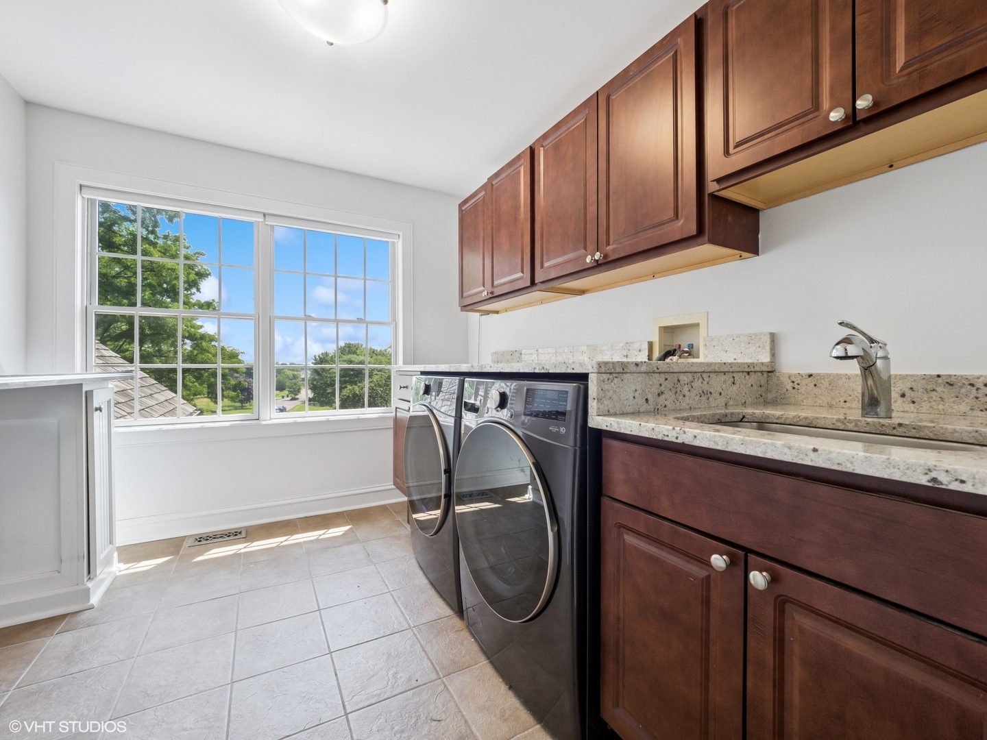 3943 Lakeview Court