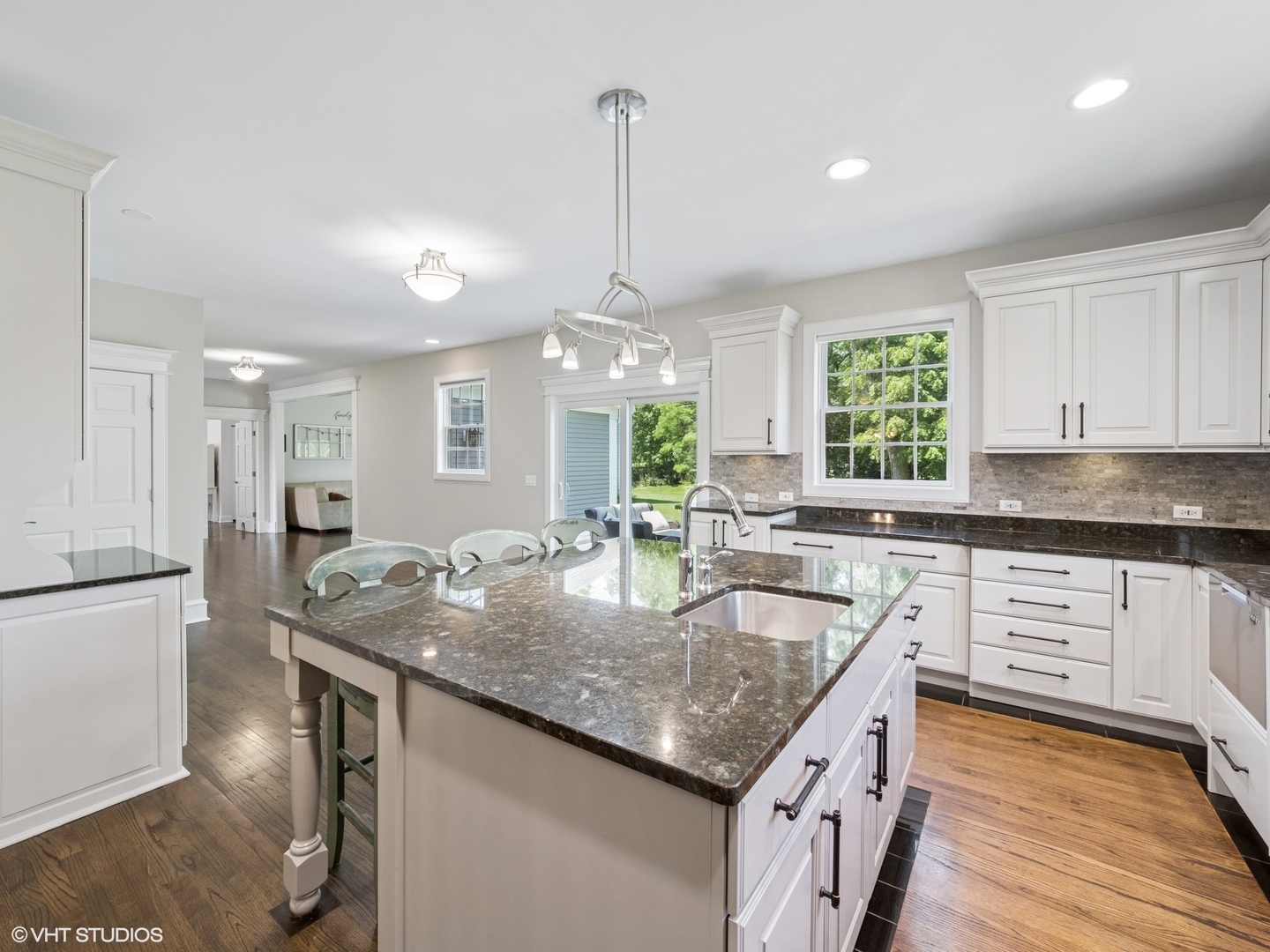 3943 Lakeview Court