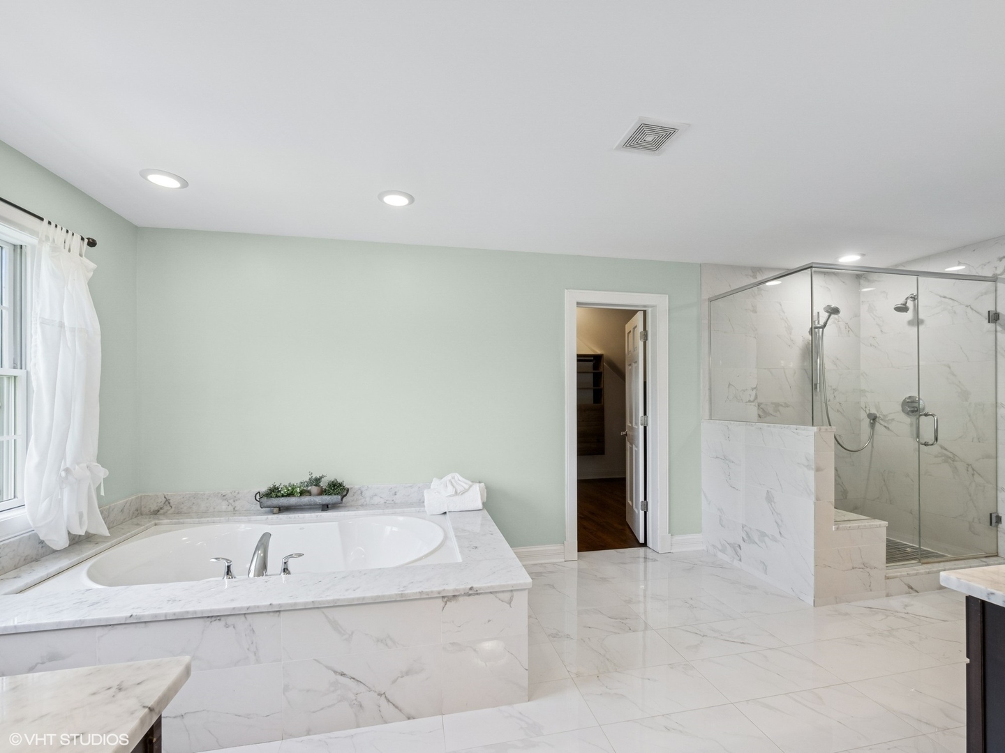 3943 Lakeview Court