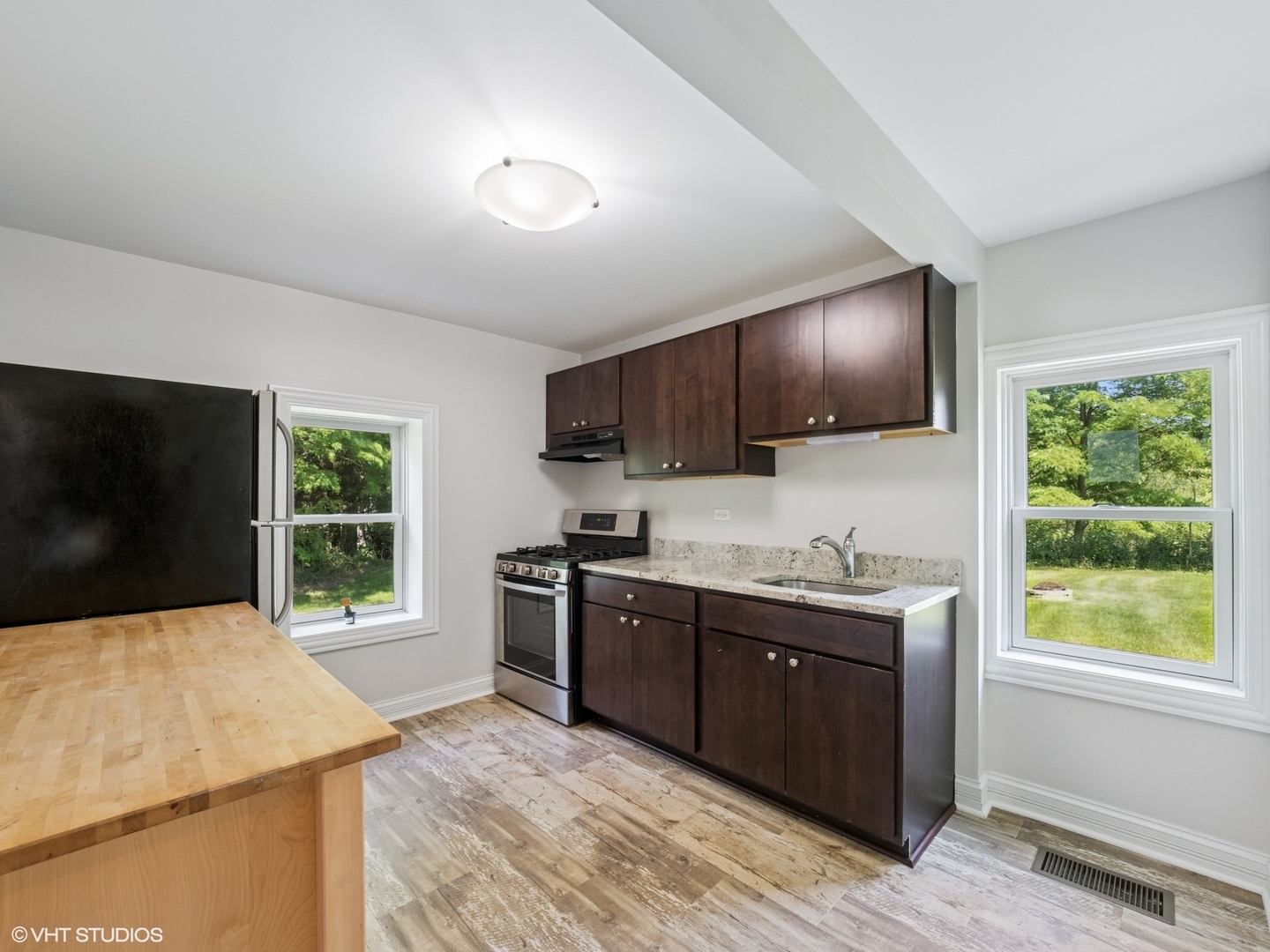 3943 Lakeview Court