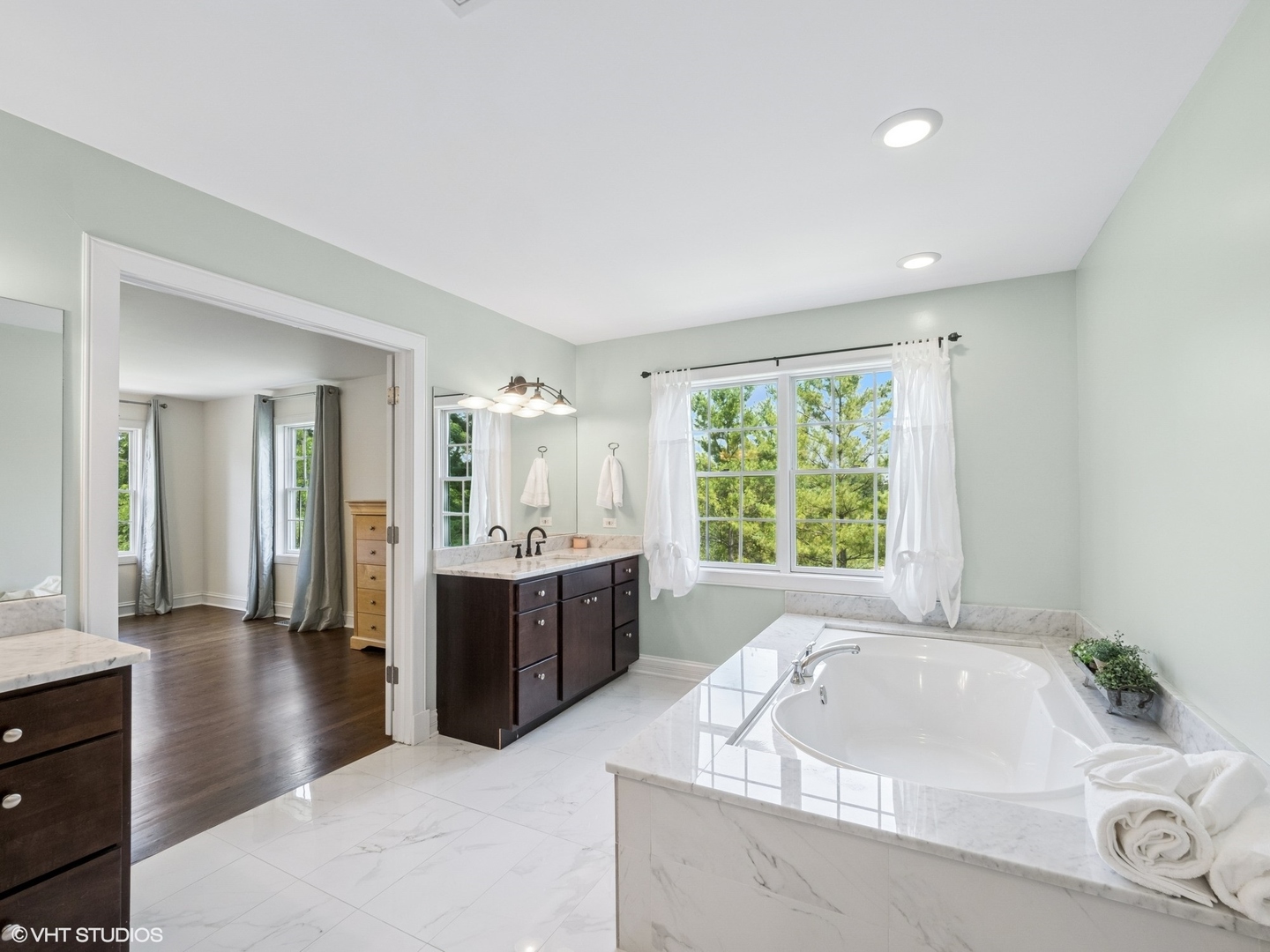 3943 Lakeview Court