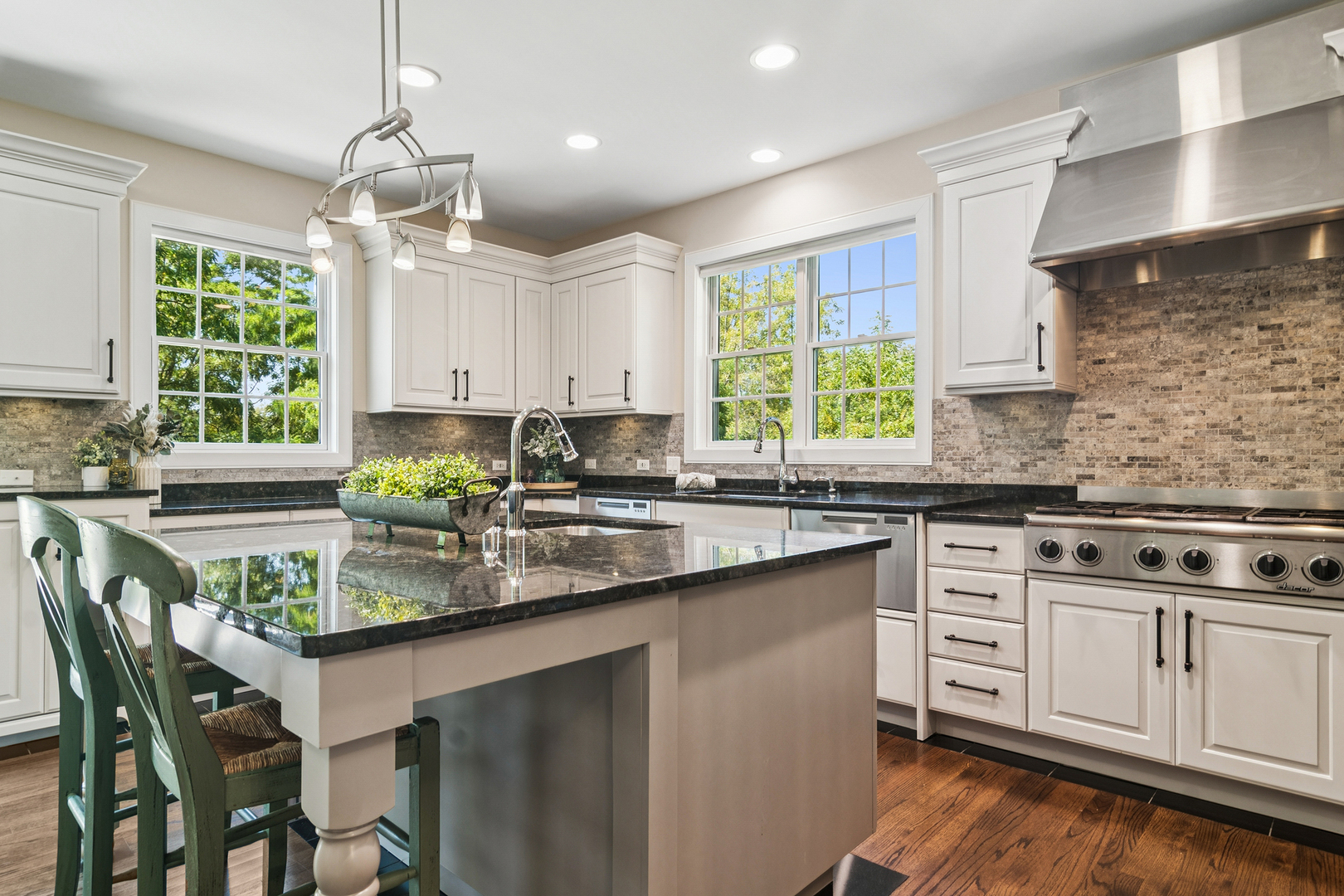 3943 Lakeview Court