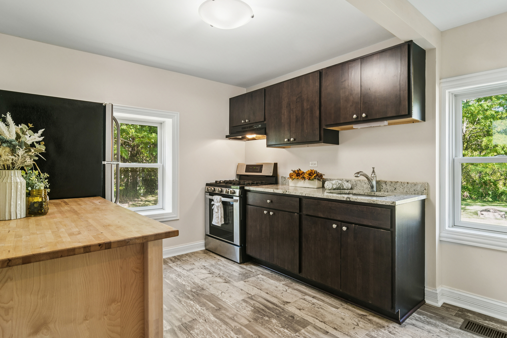 3943 Lakeview Court