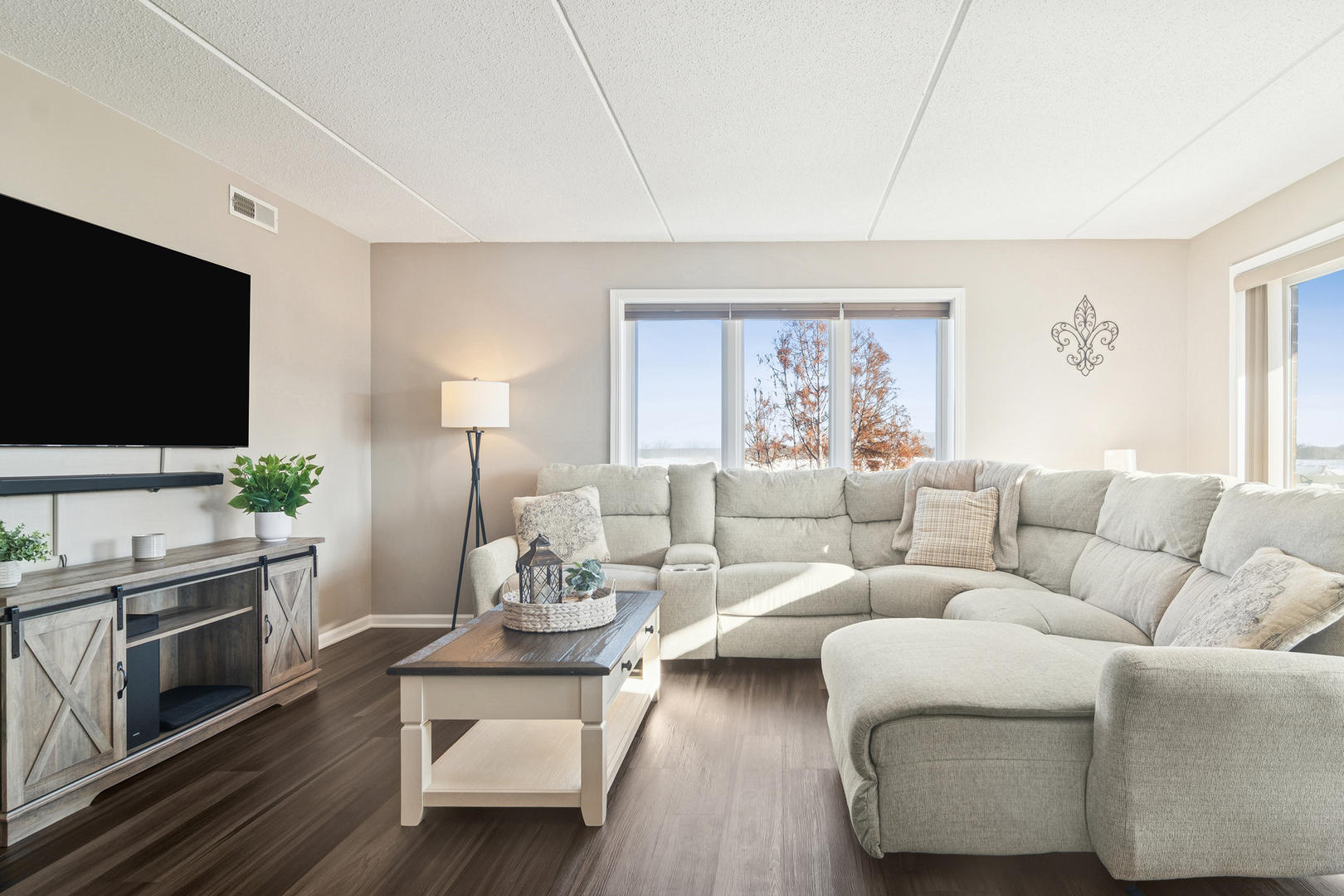 390 S Western Avenue Unit: 511