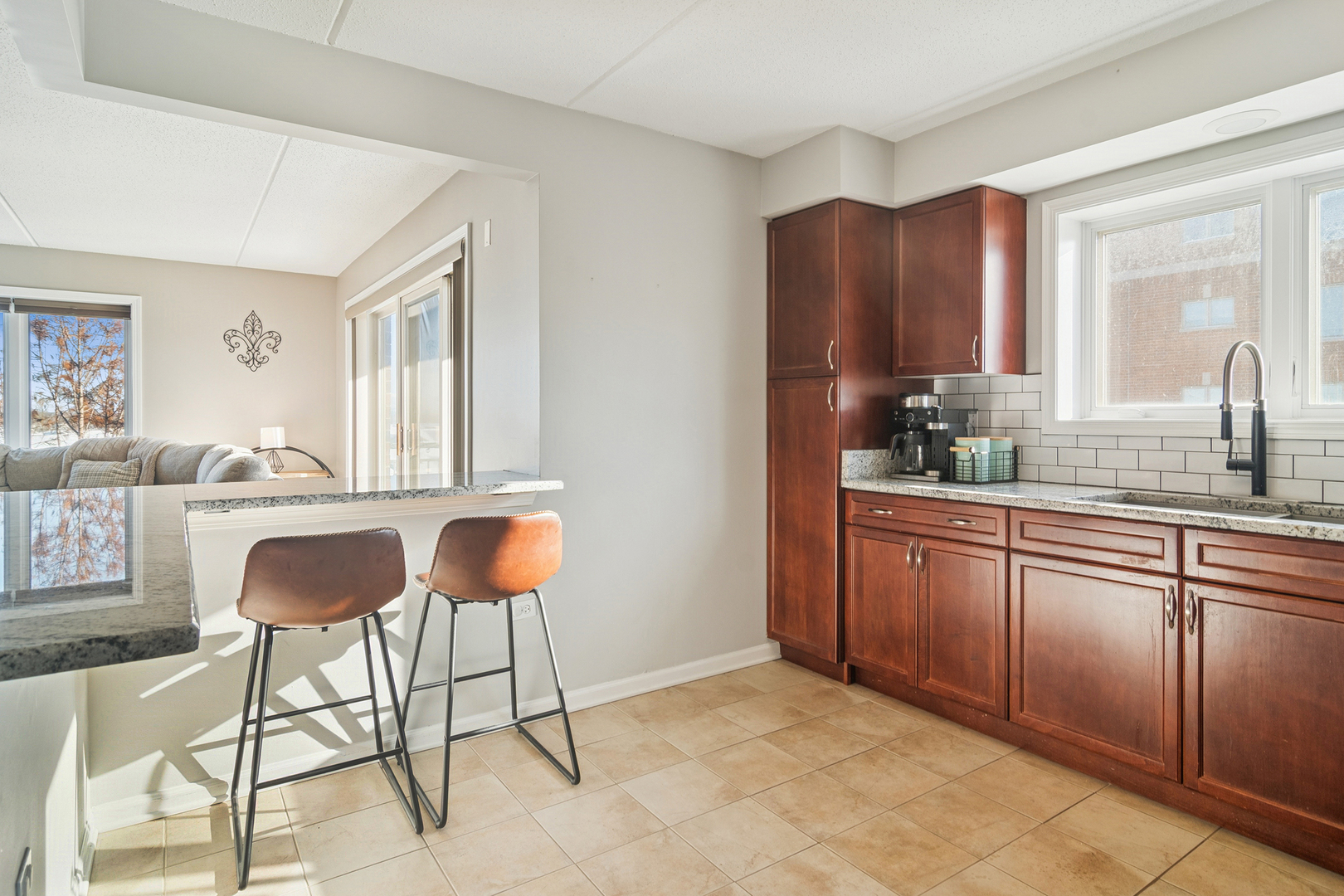 390 S Western Avenue Unit: 511