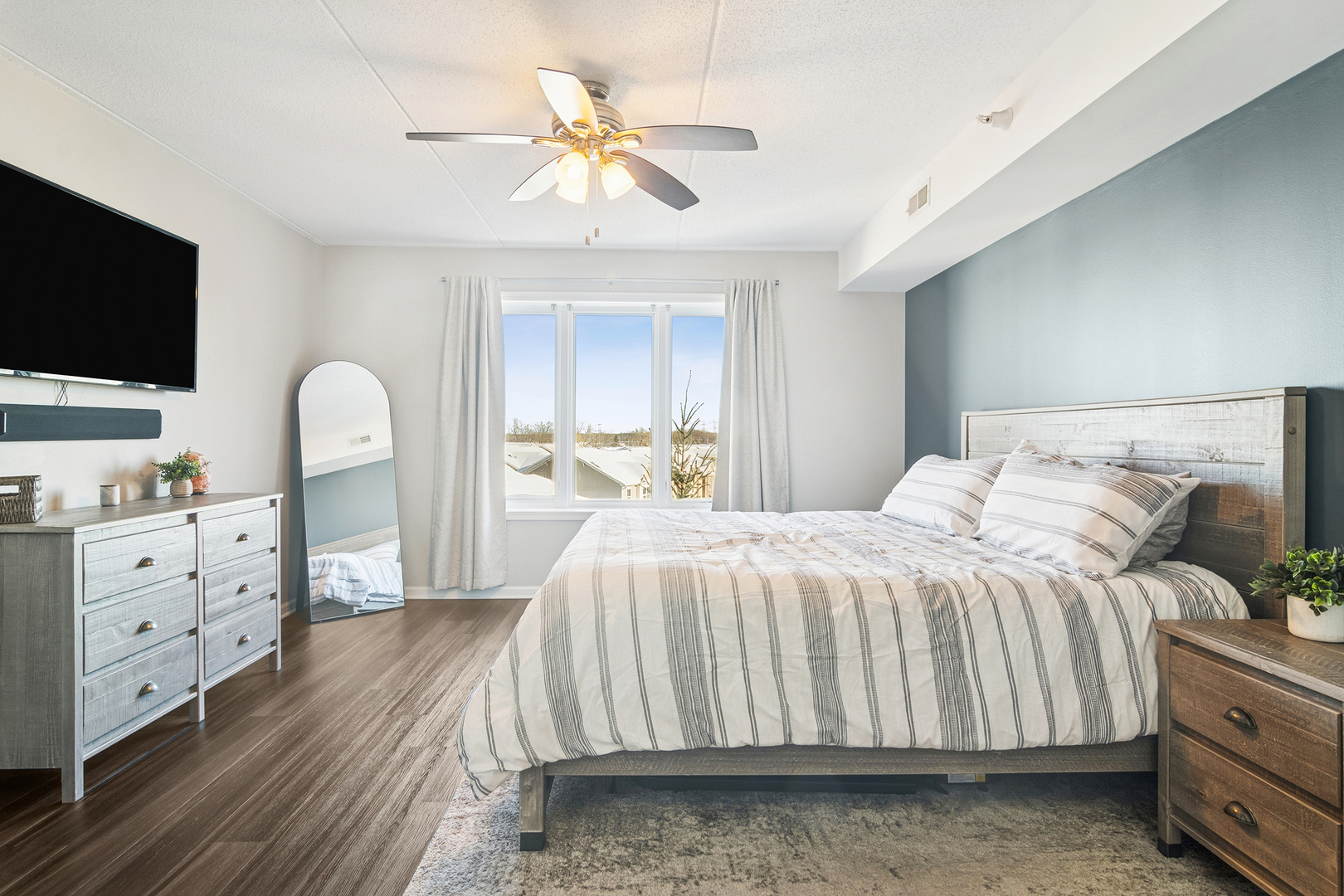 390 S Western Avenue Unit: 511