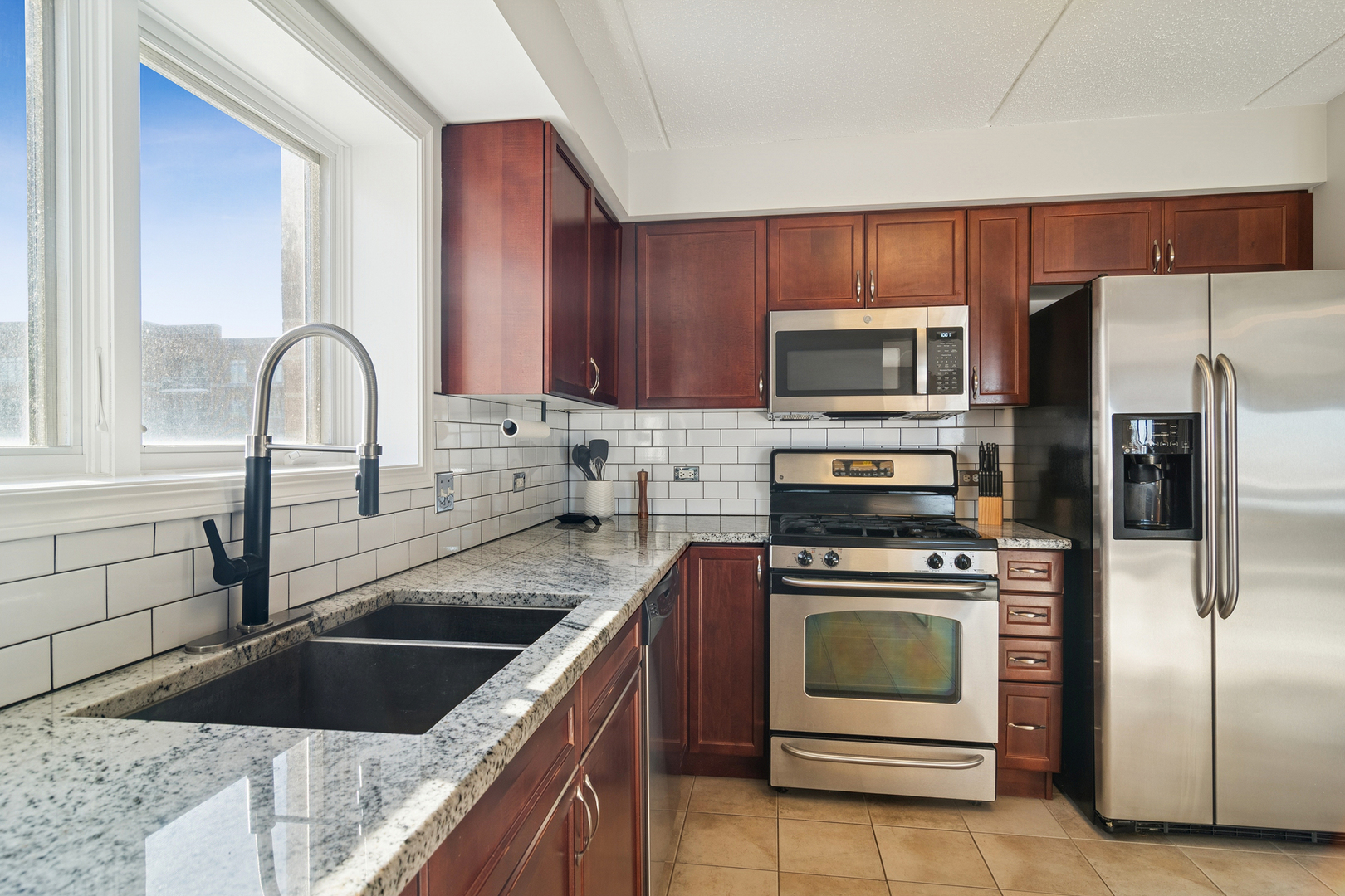 390 S Western Avenue Unit: 511