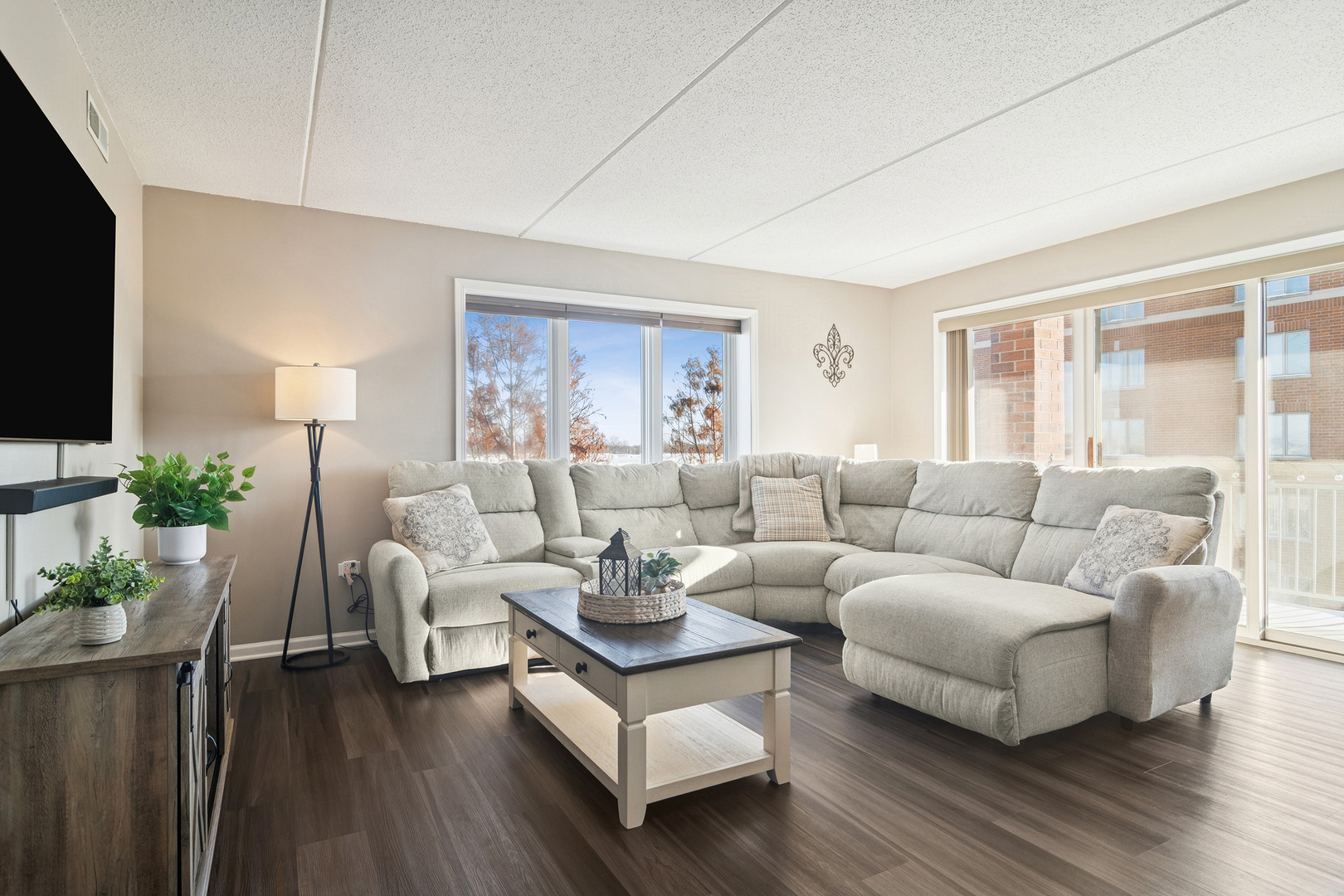 390 S Western Avenue Unit: 511