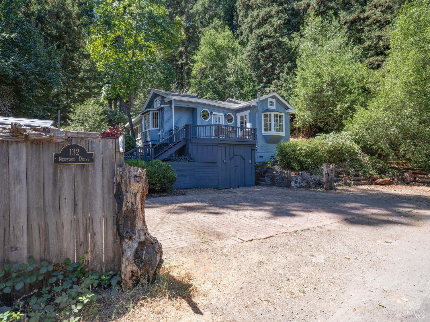 132 Redwood Dr