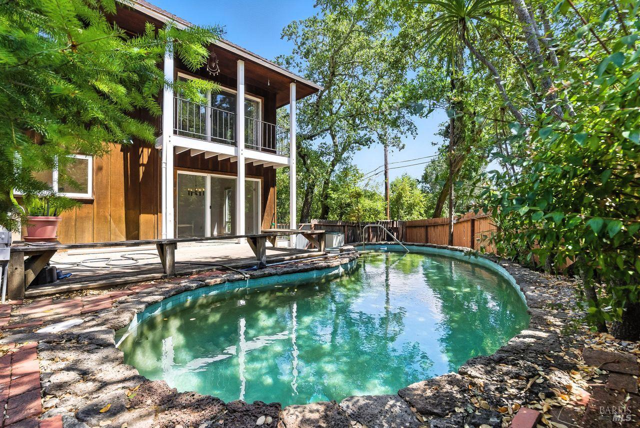 144 laurel Dr