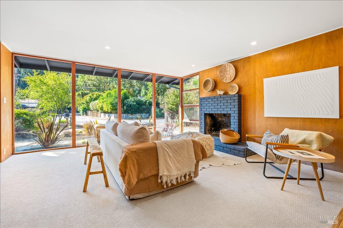 84 Canyon Rd