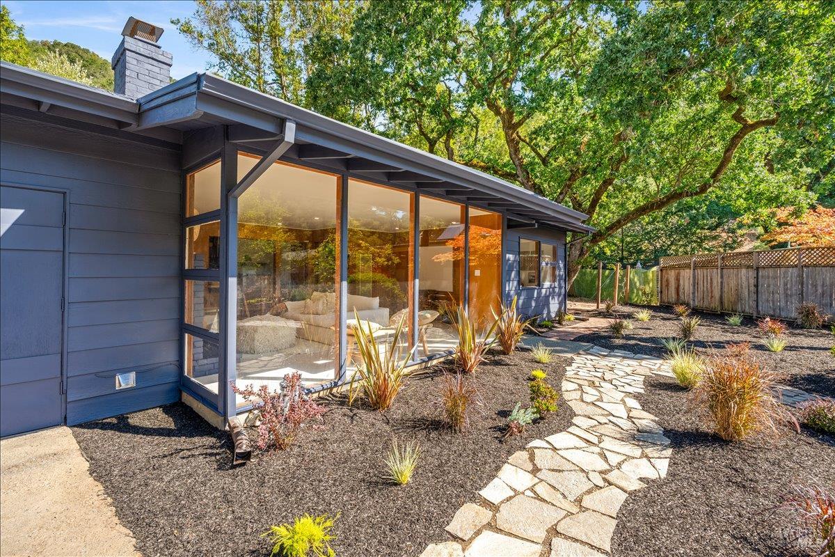84 Canyon Rd