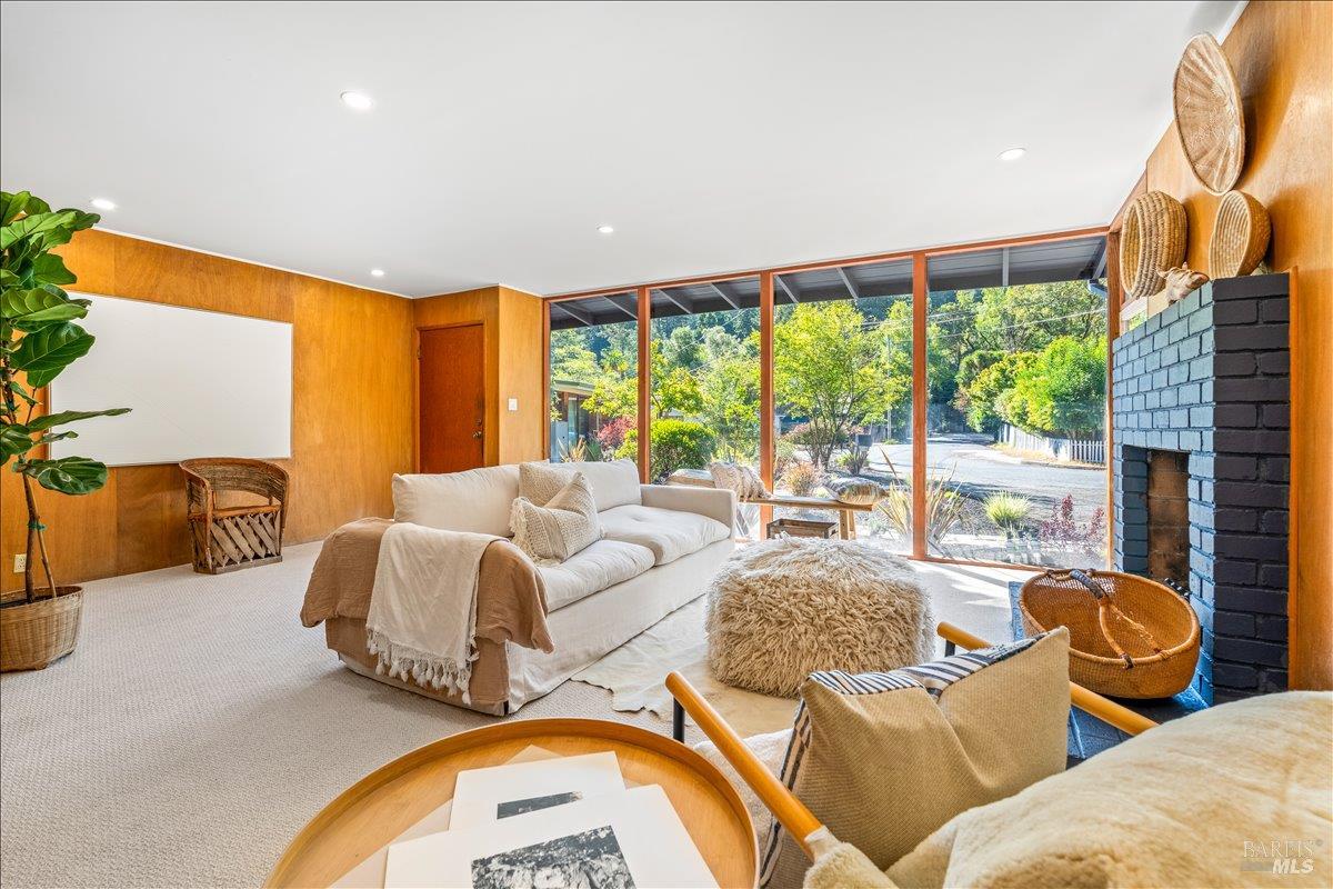 84 Canyon Rd