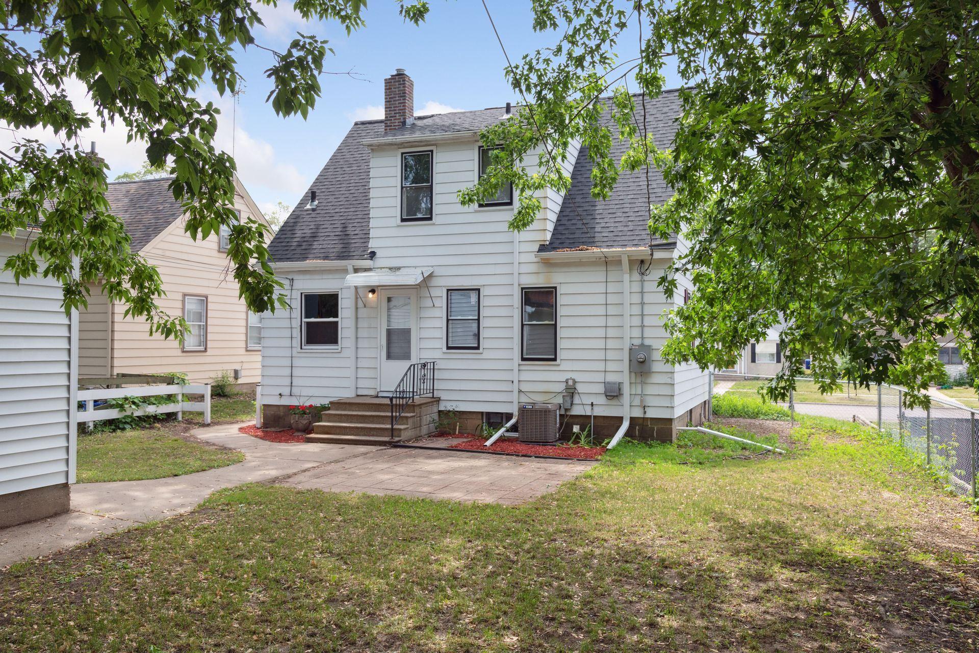 1557 Margaret Street