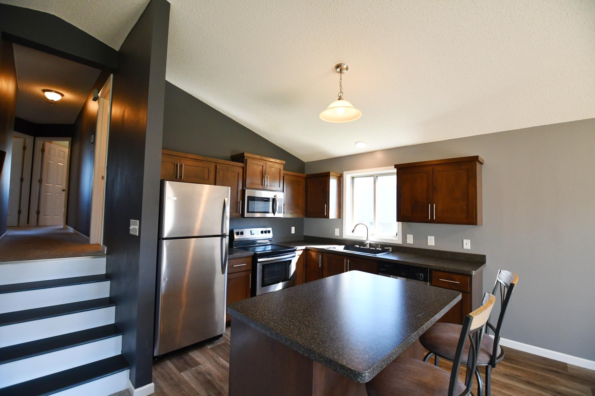 845 Highview Loop SE