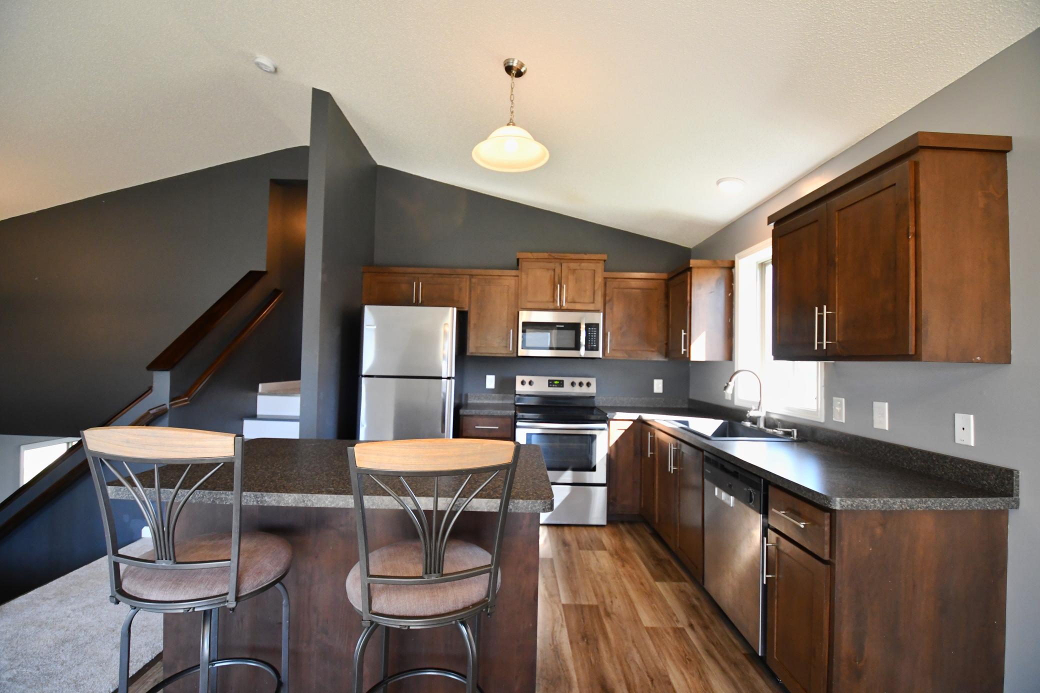 845 Highview Loop SE