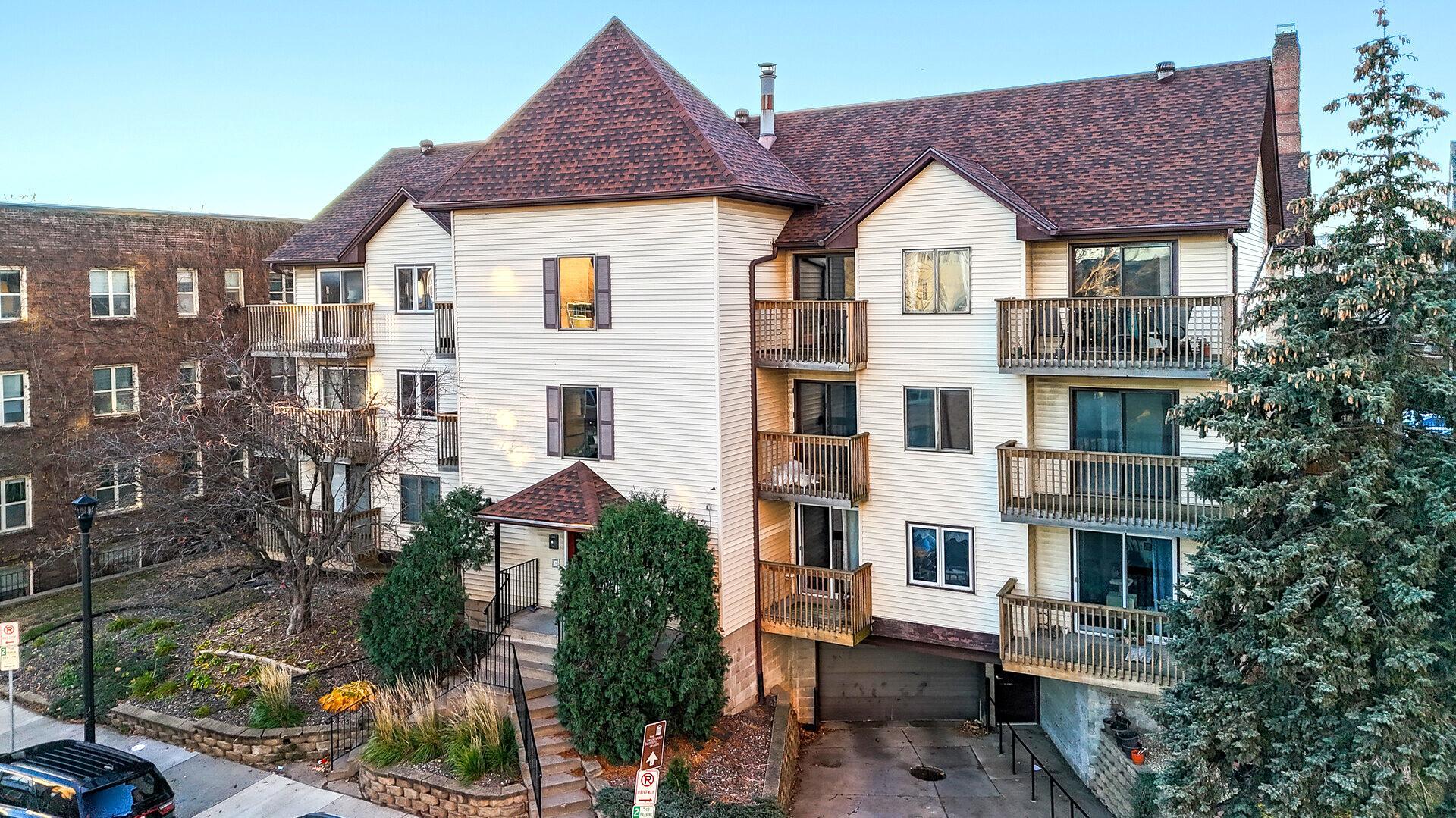 1720 3RD Avenue S Unit: 202