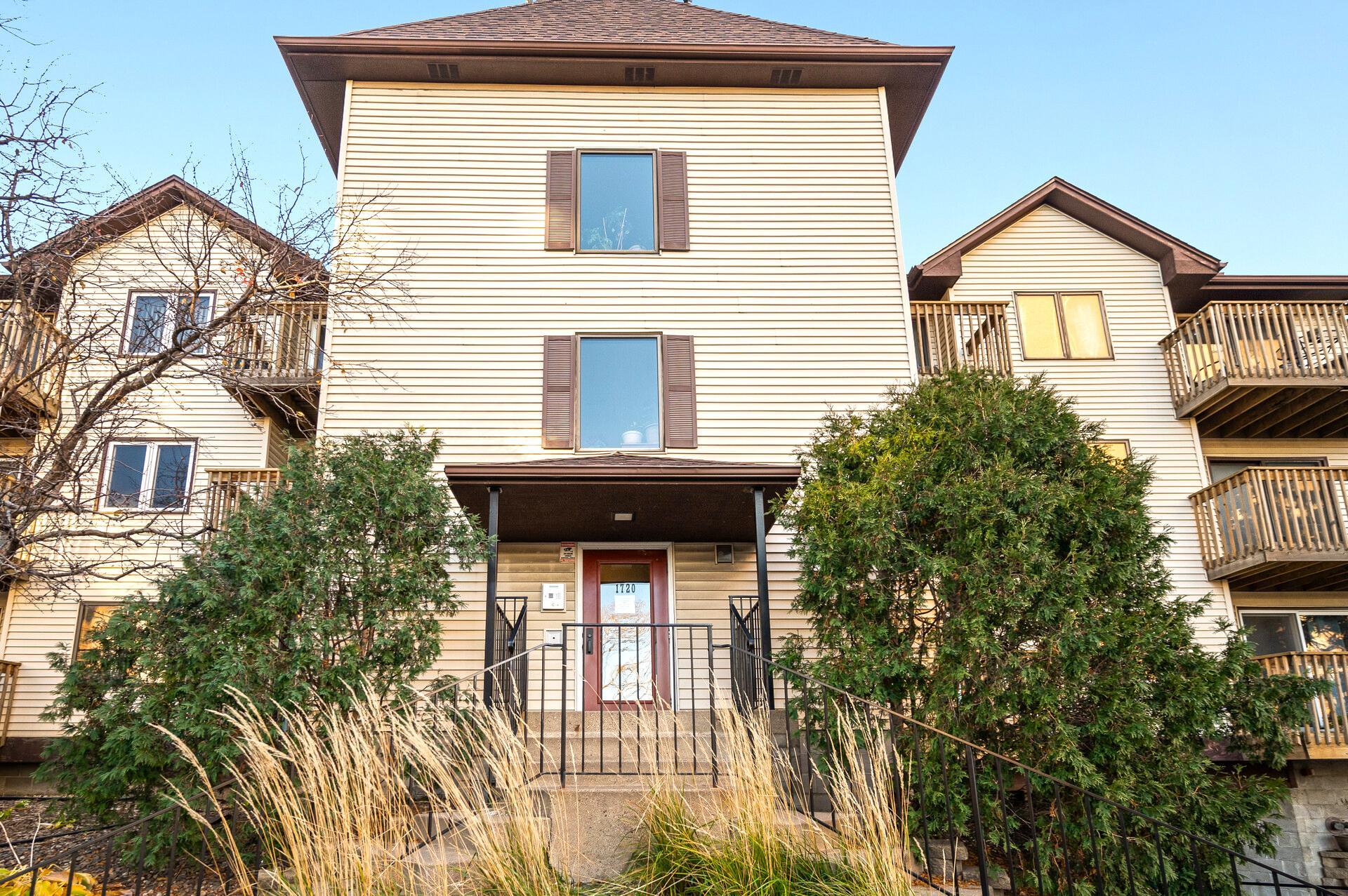 1720 3RD Avenue S Unit: 202