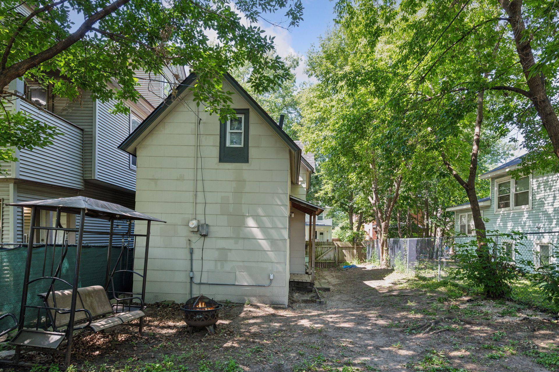 2800 Bryant Avenue N