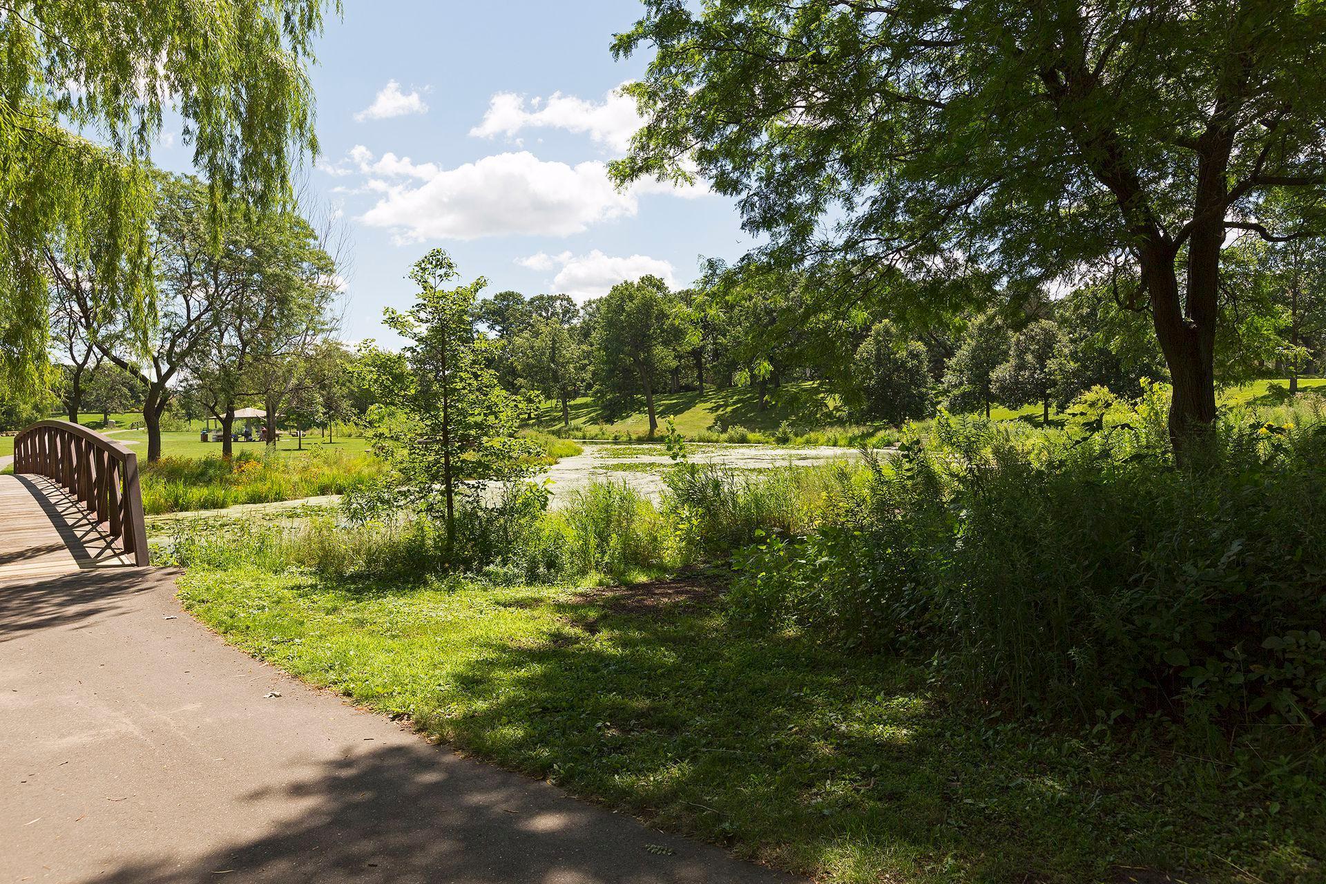 1461 Grandview Avenue E