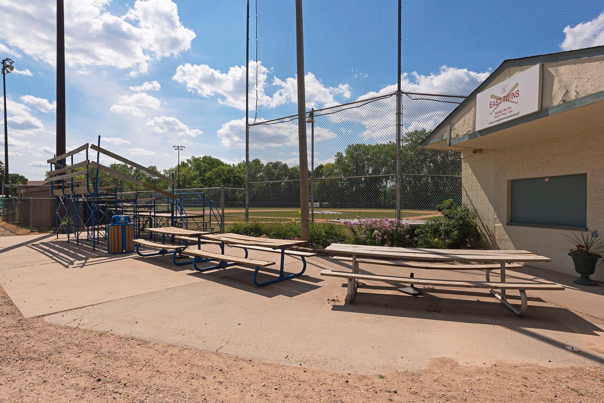 1461 Grandview Avenue E