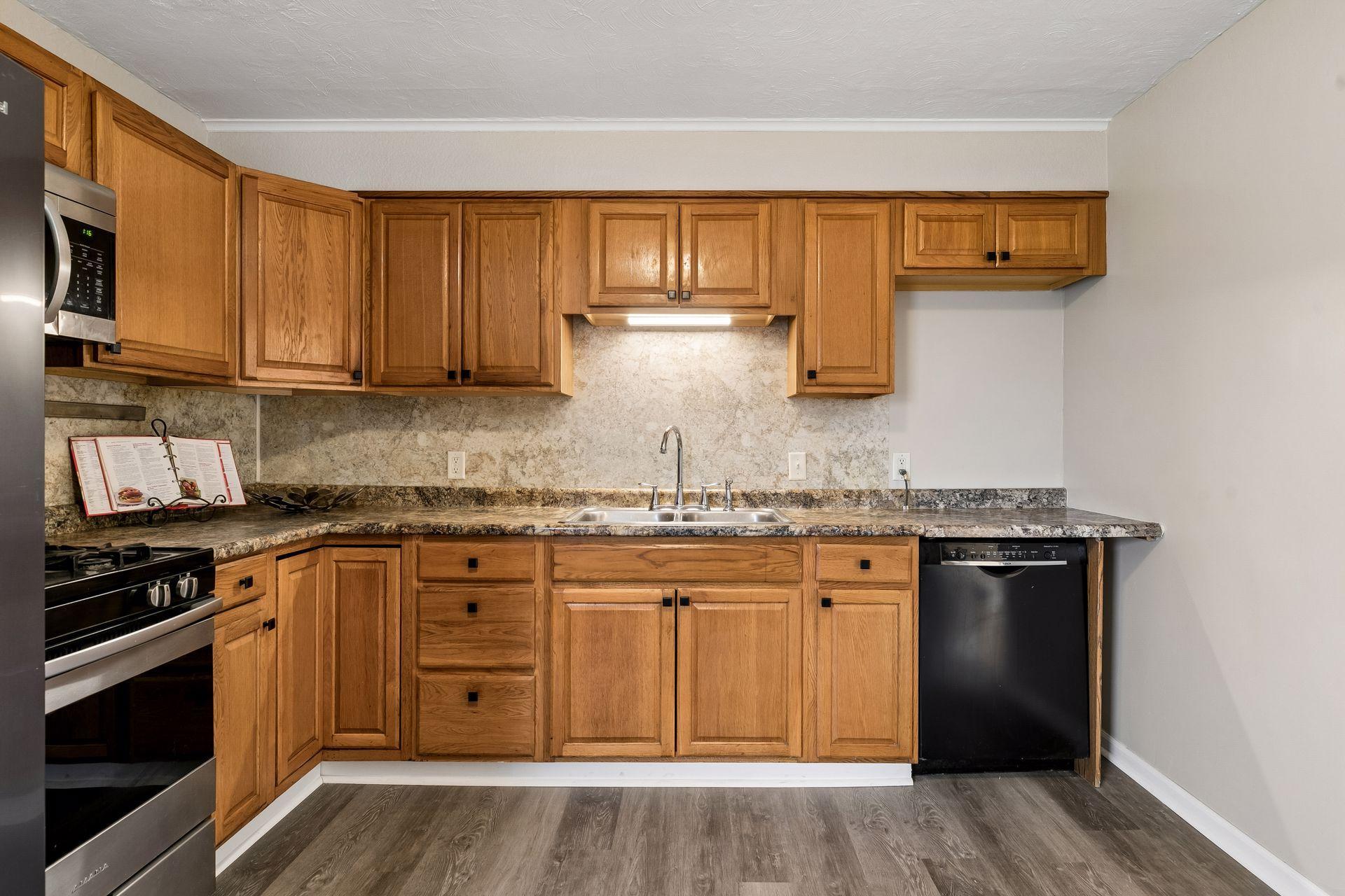 1461 Grandview Avenue E