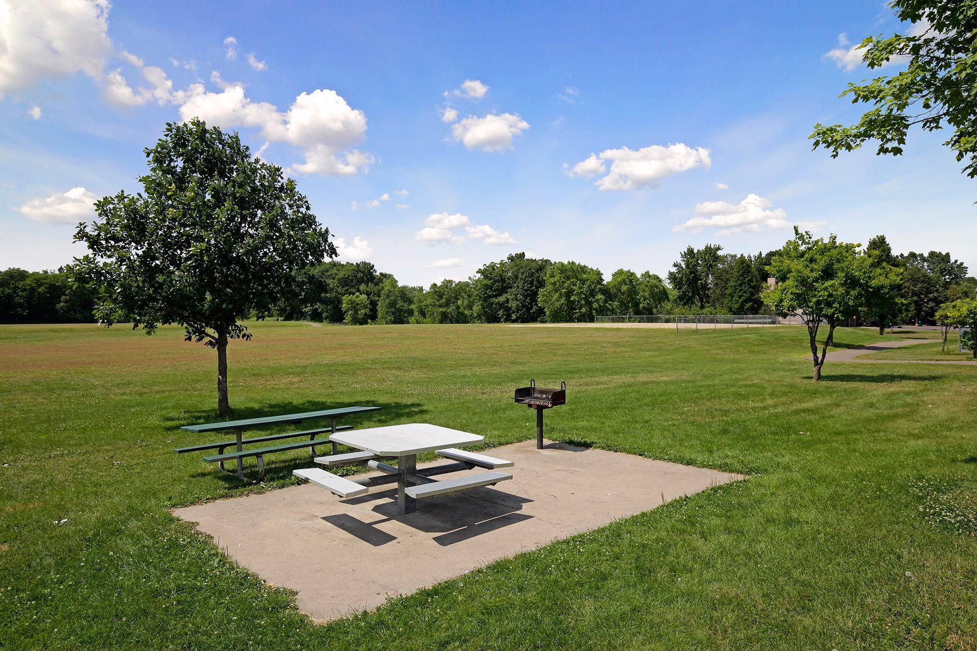 1461 Grandview Avenue E