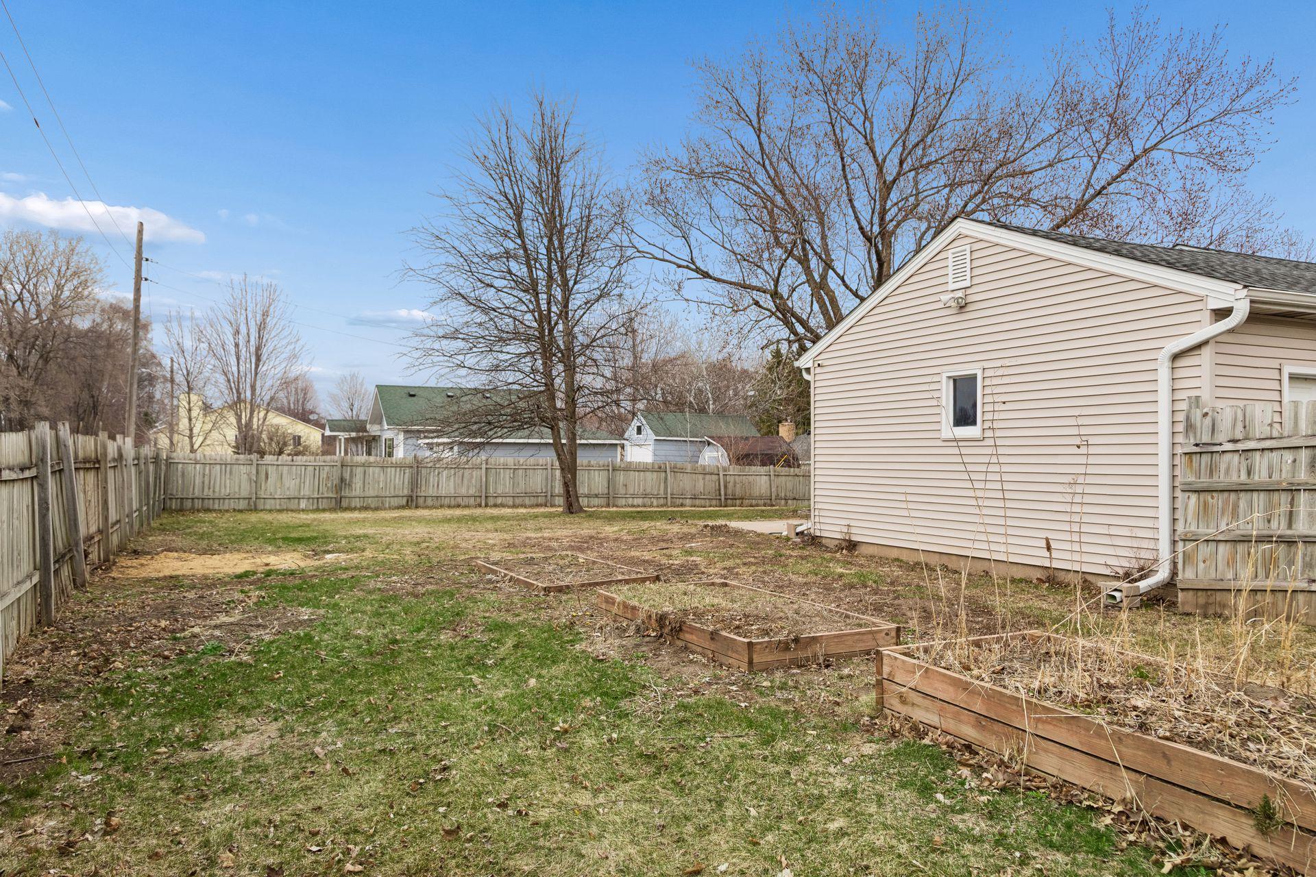 1461 Grandview Avenue E