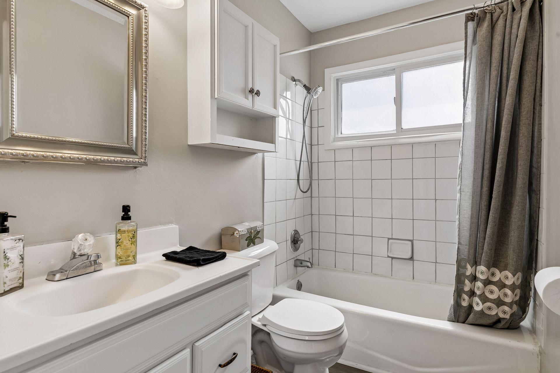 1461 Grandview Avenue E