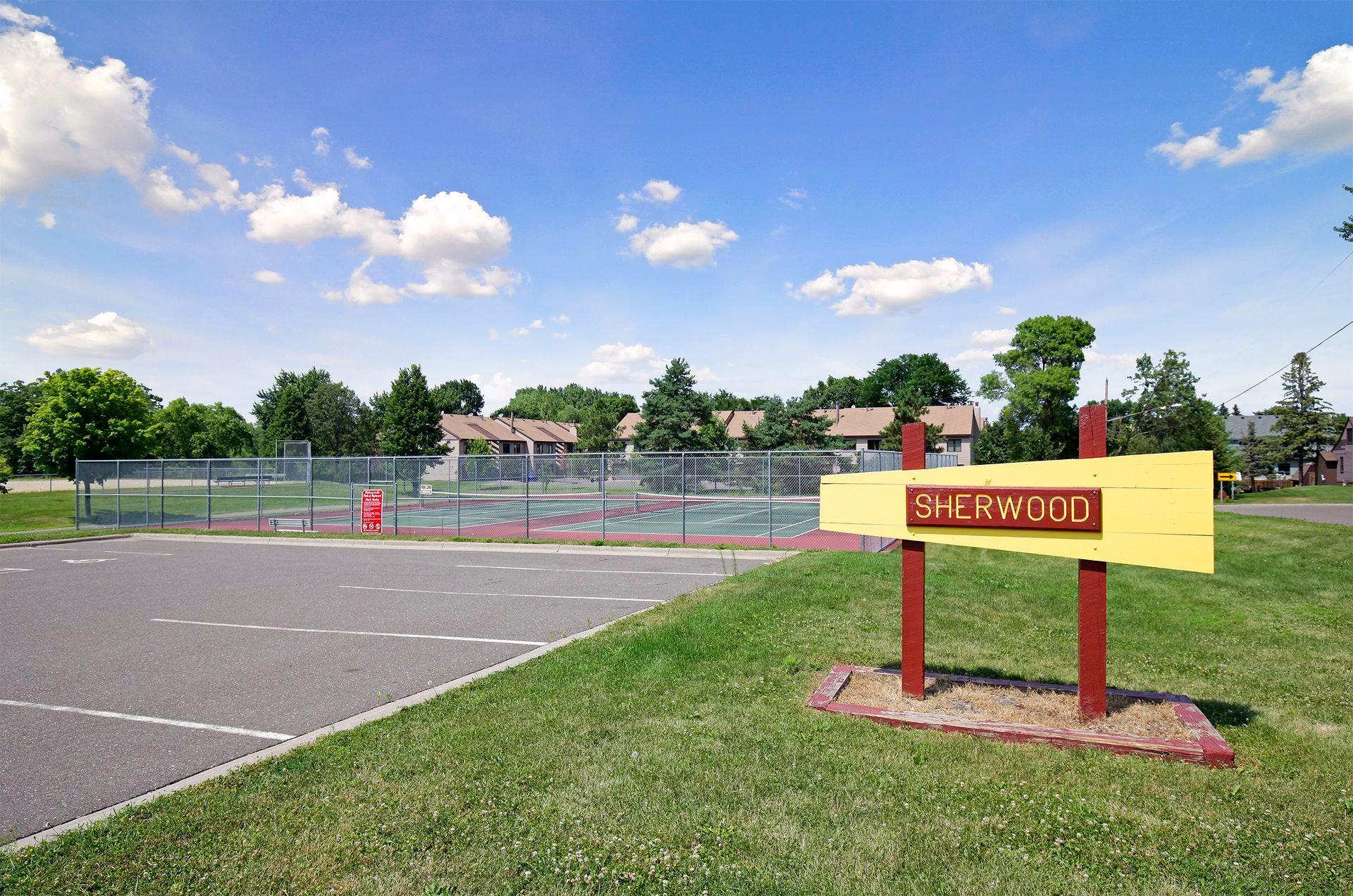 1461 Grandview Avenue E