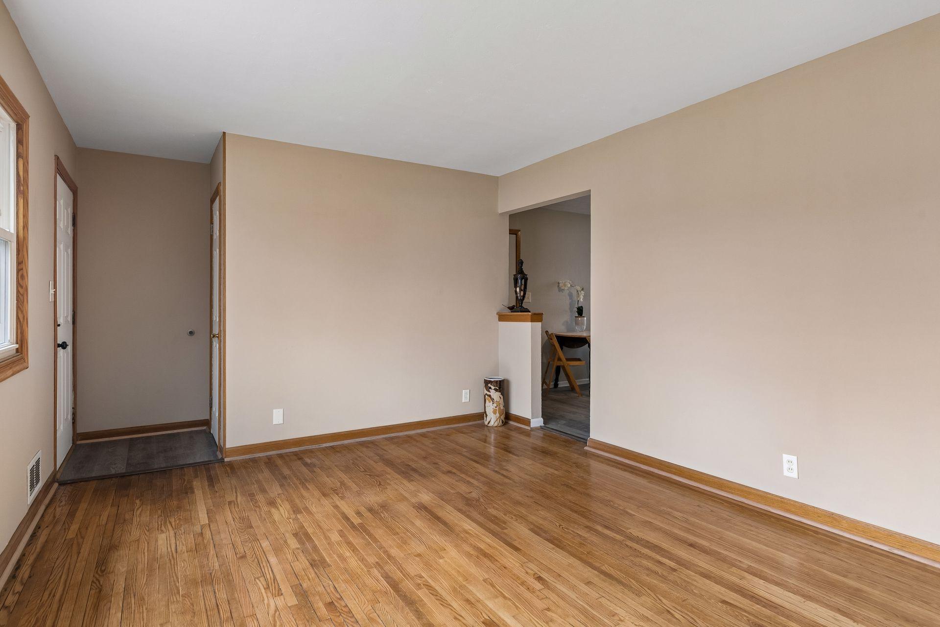 1461 Grandview Avenue E