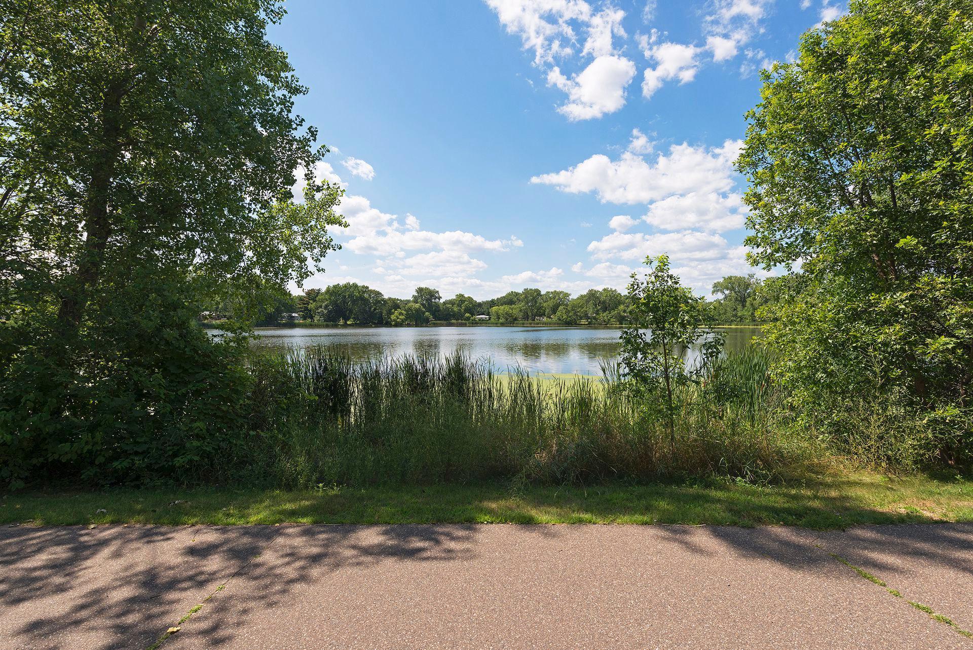 1461 Grandview Avenue E