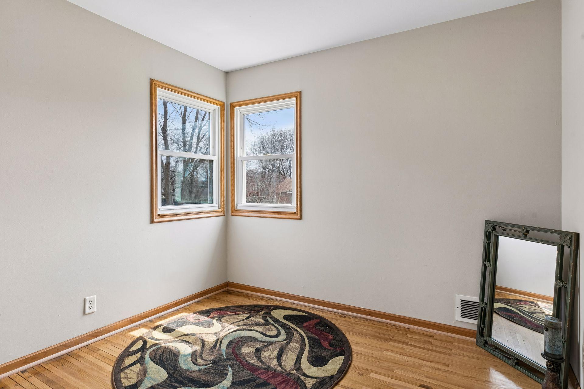 1461 Grandview Avenue E