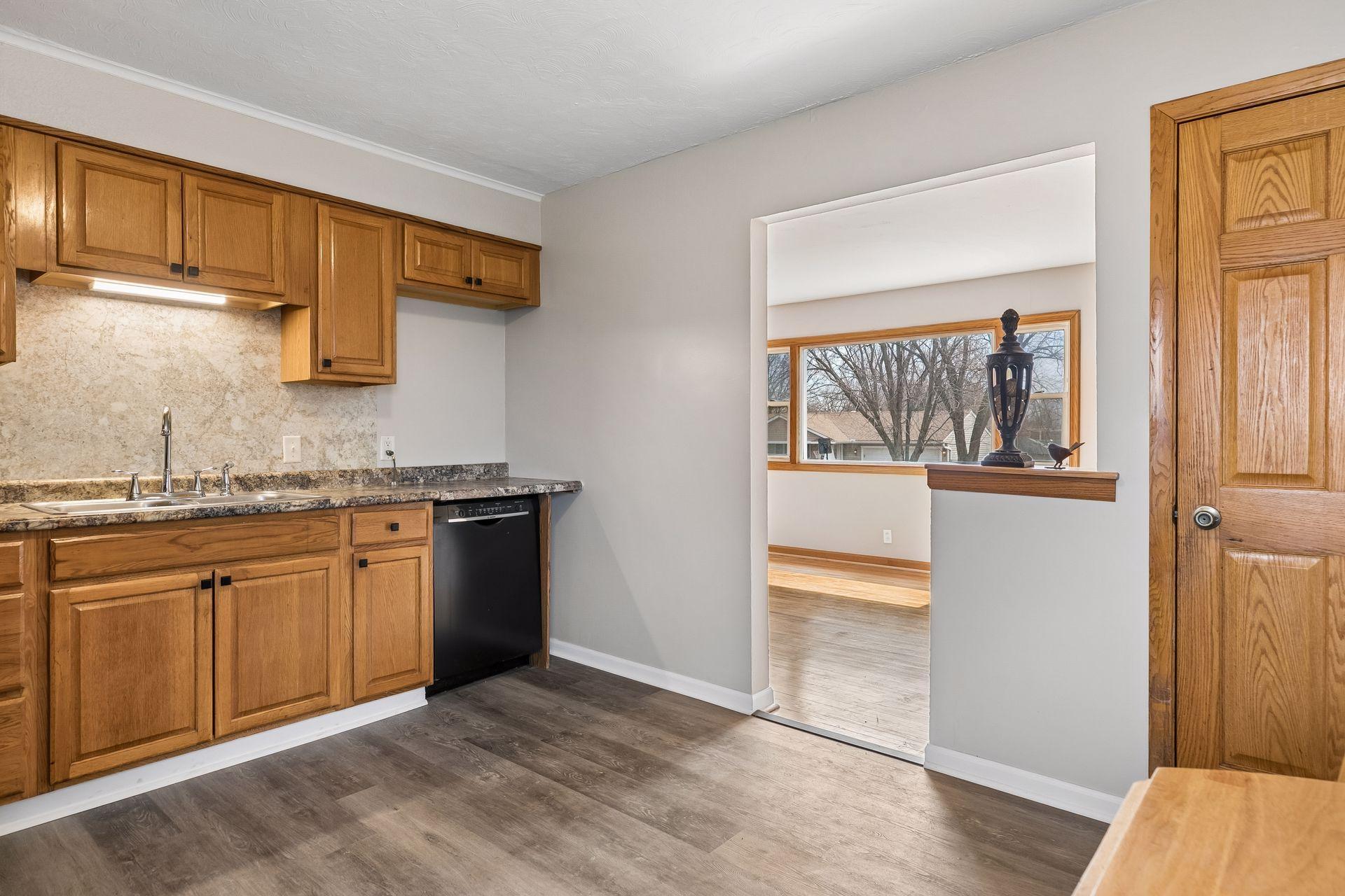 1461 Grandview Avenue E