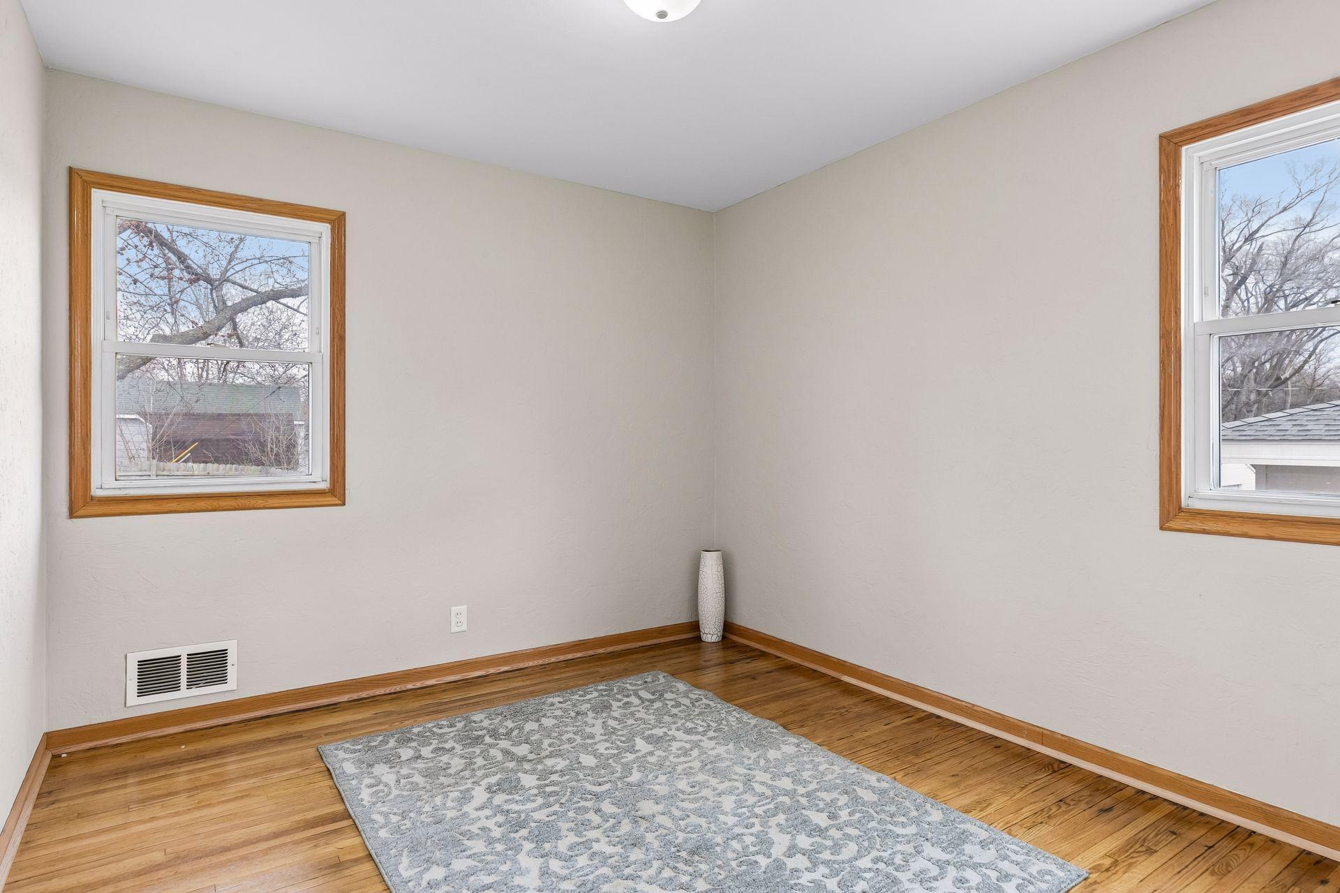 1461 Grandview Avenue E